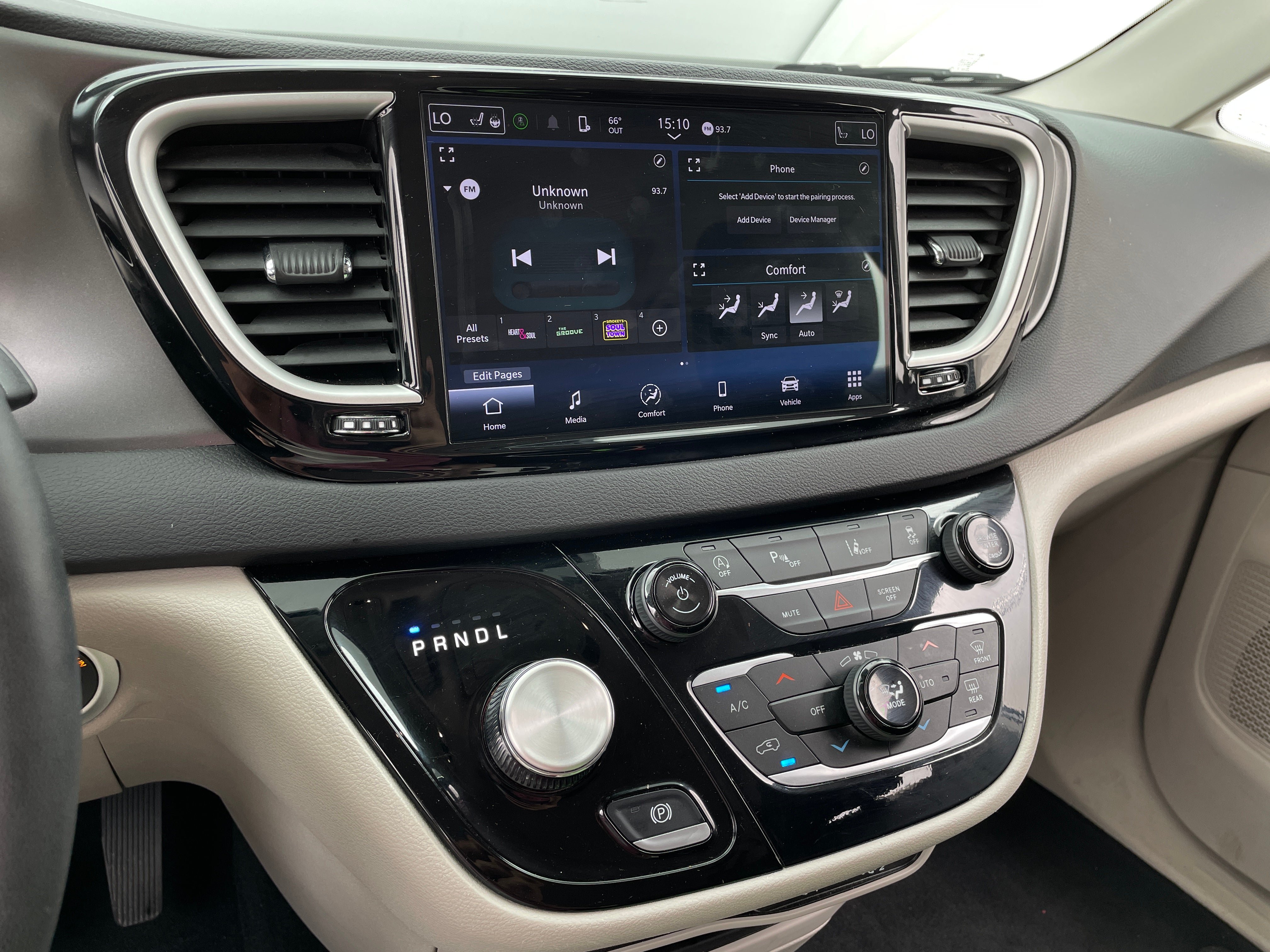 Thumbnail: 2024 Chrysler Pacifica - 3