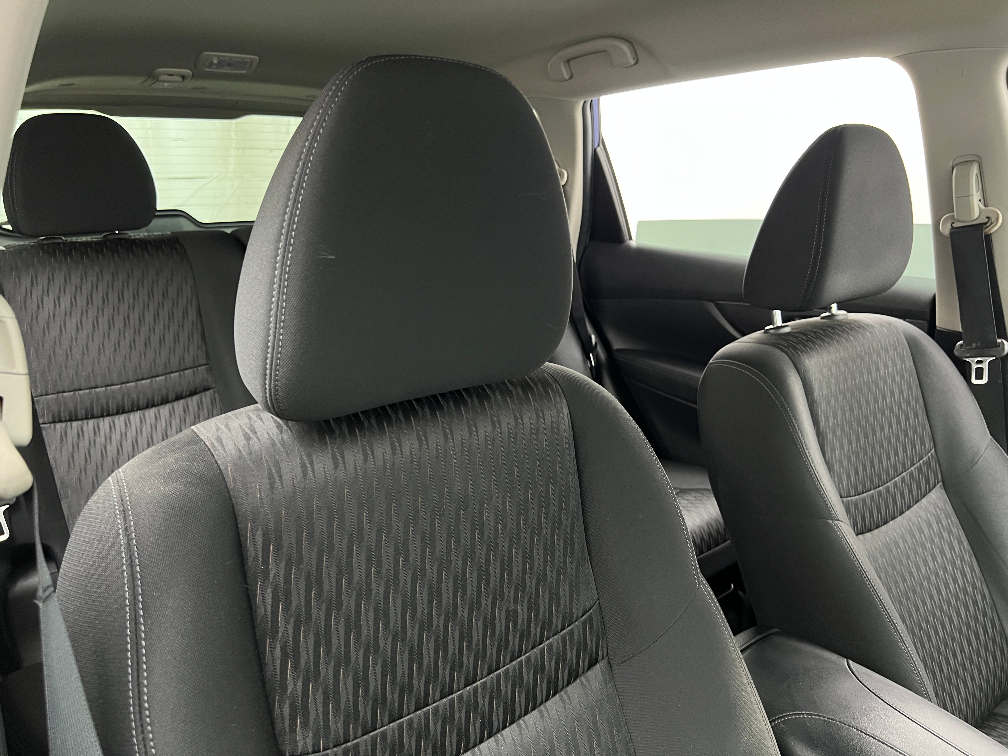 2019 Nissan Rogue SV 2