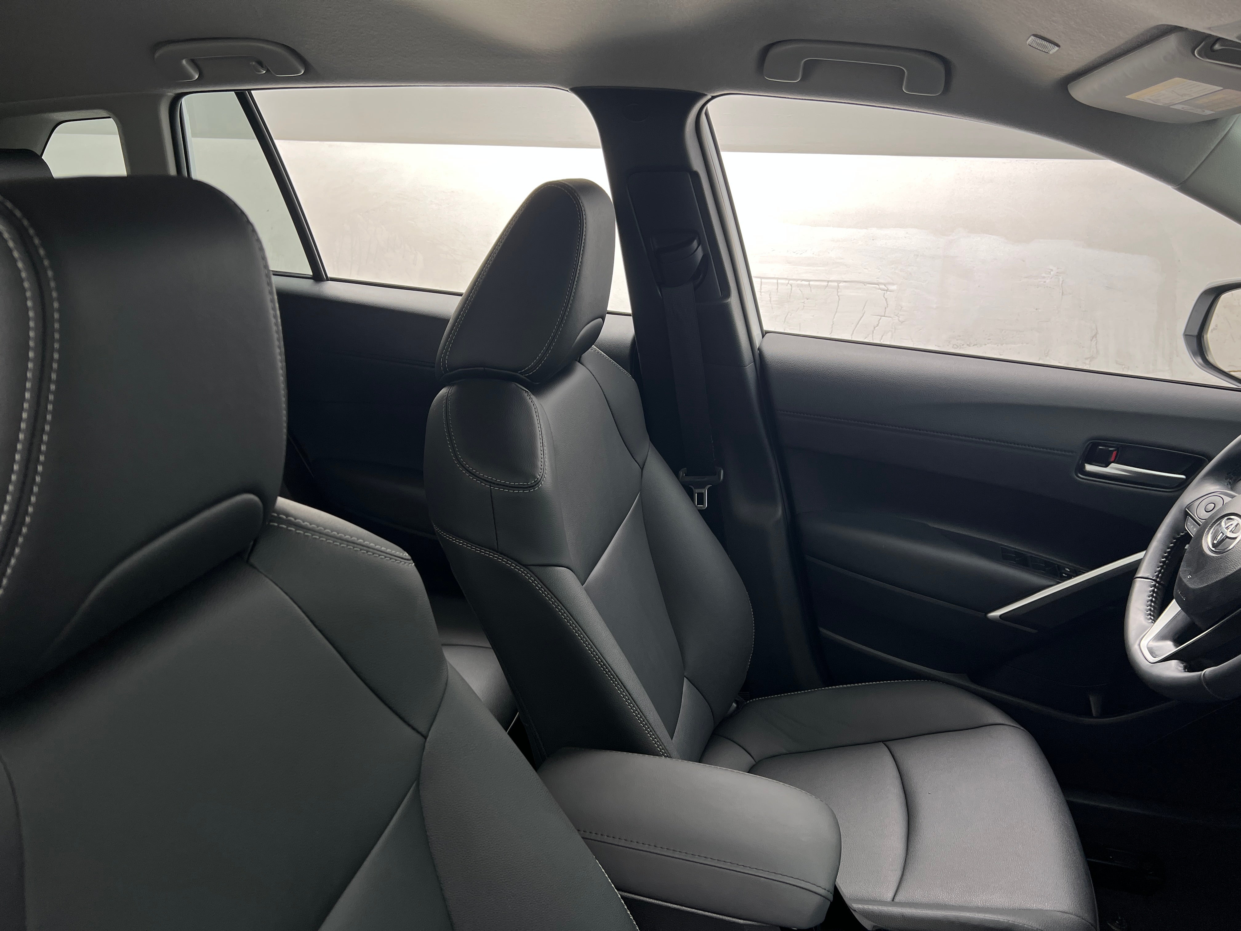 2024 Toyota Corolla Cross XLE 2