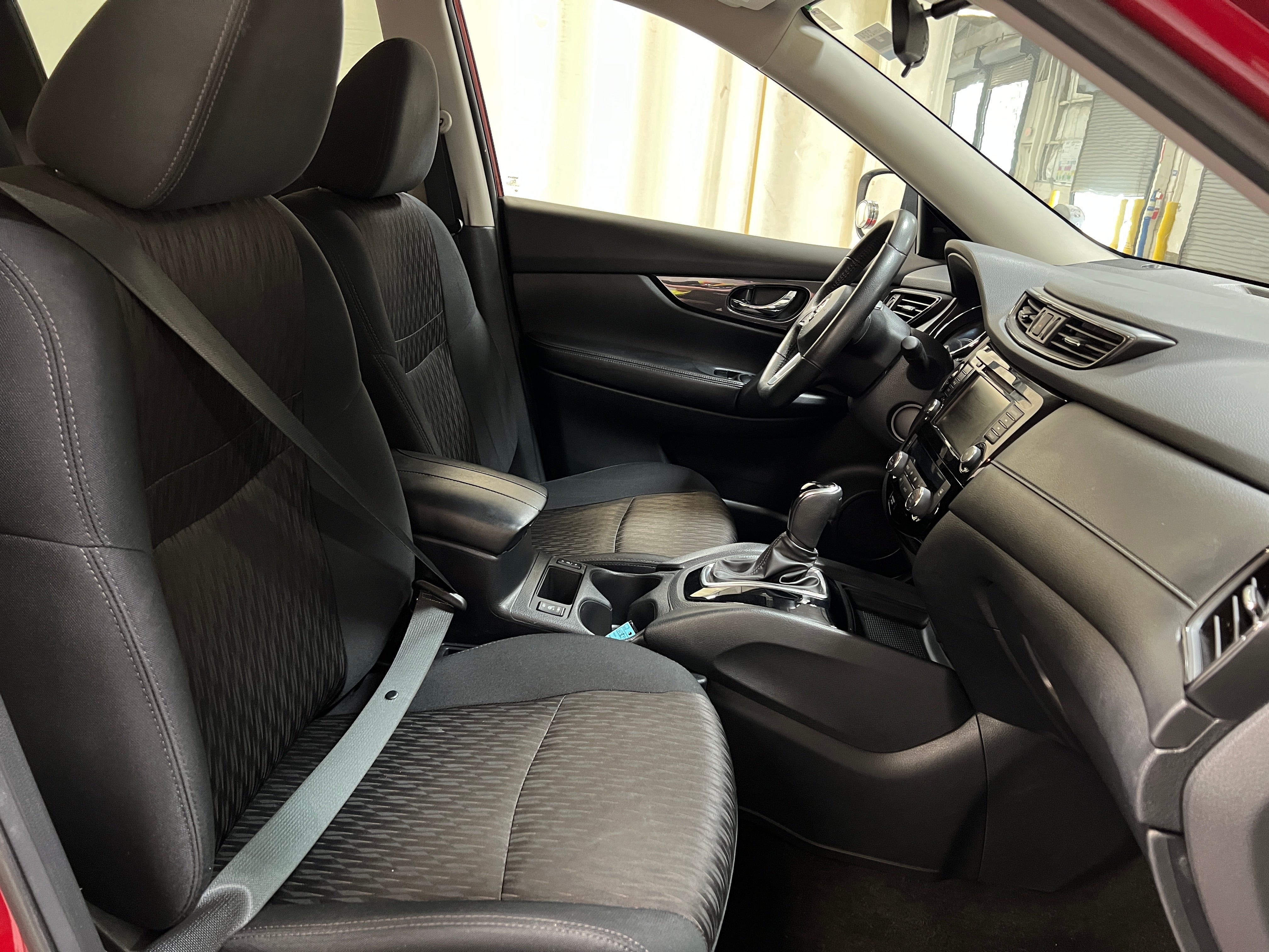 2019 Nissan Rogue SV 2