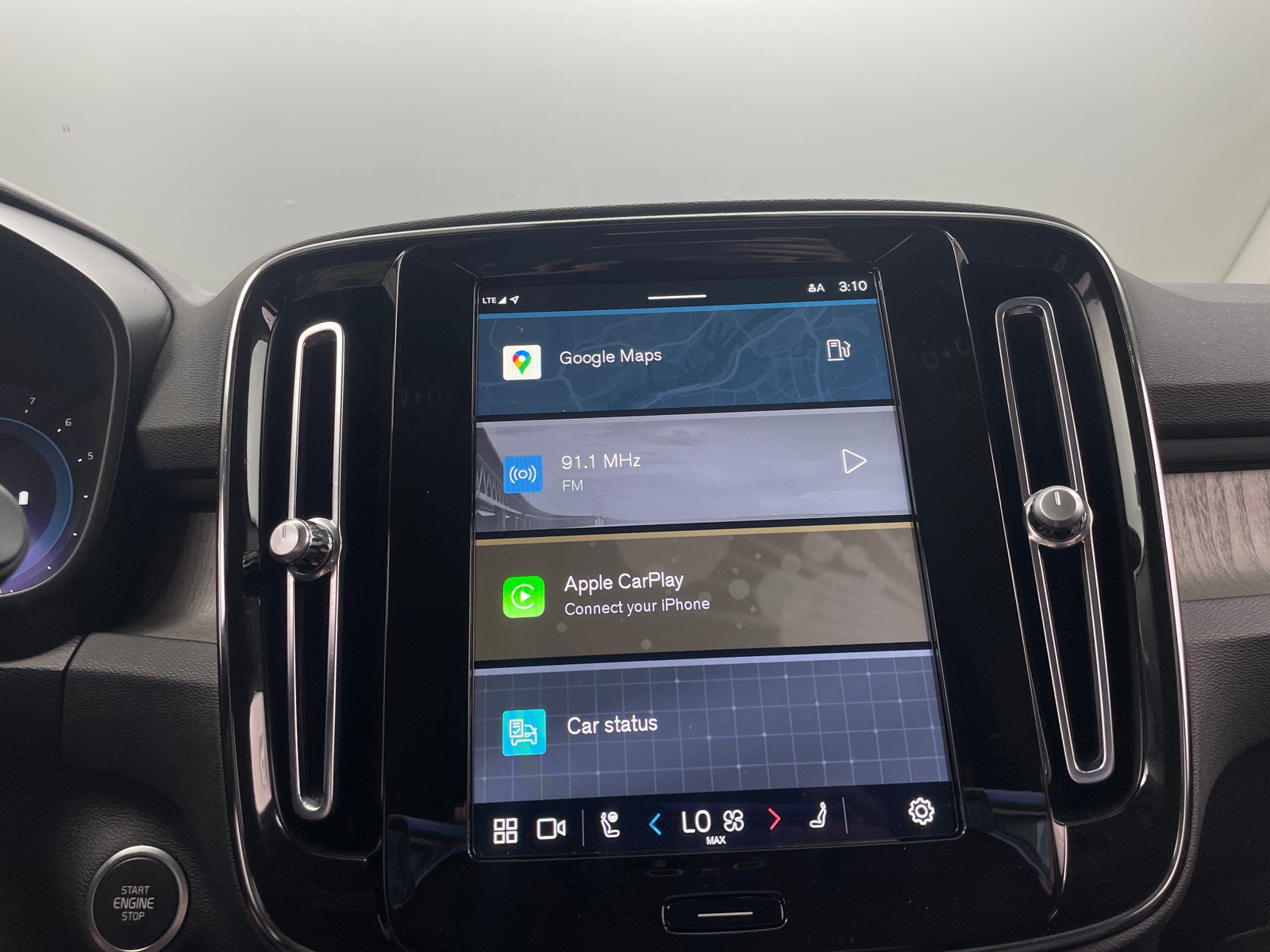 Thumbnail: 2023 Volvo XC40 - 3