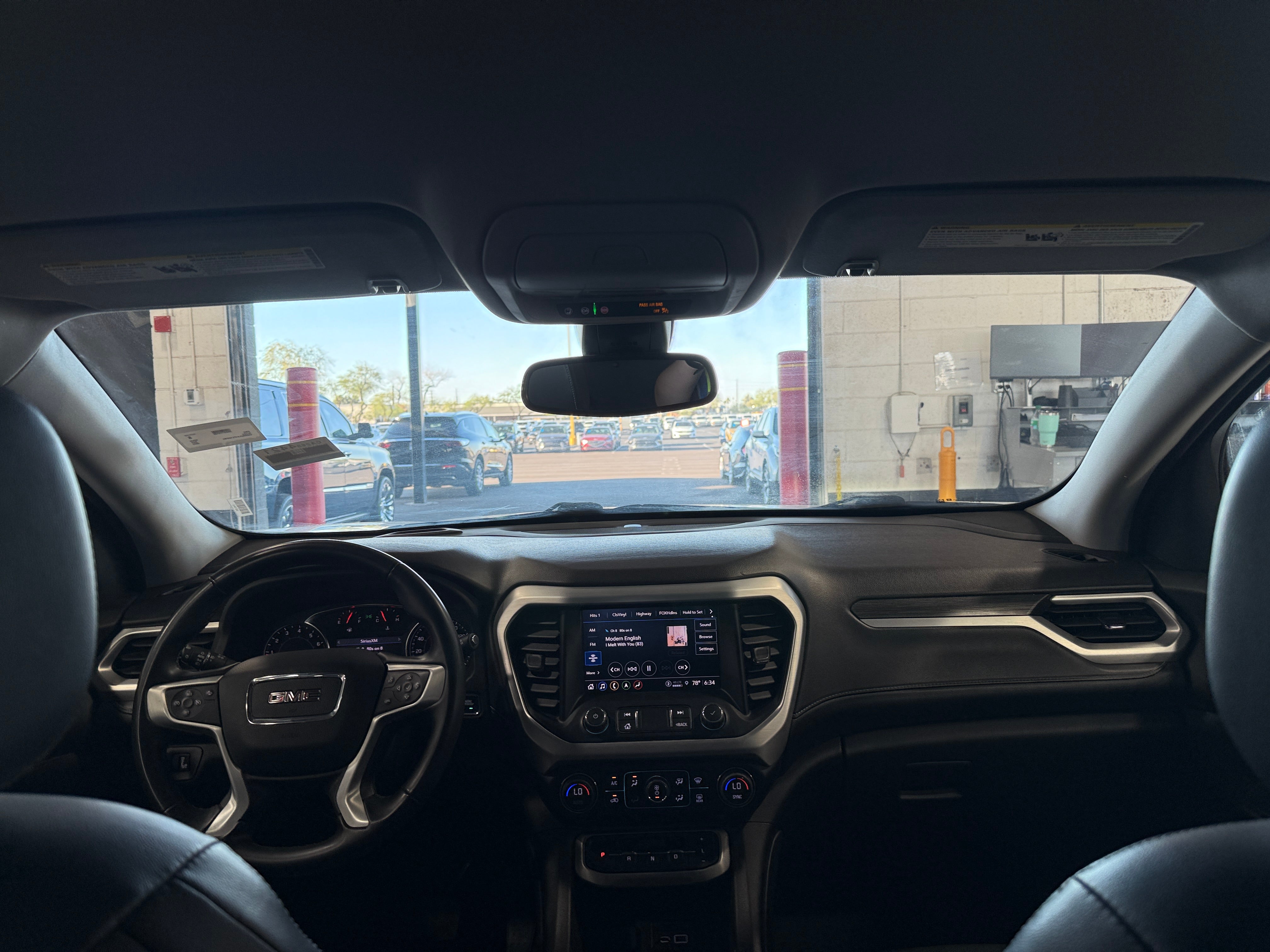 2023 GMC Acadia SLT 2