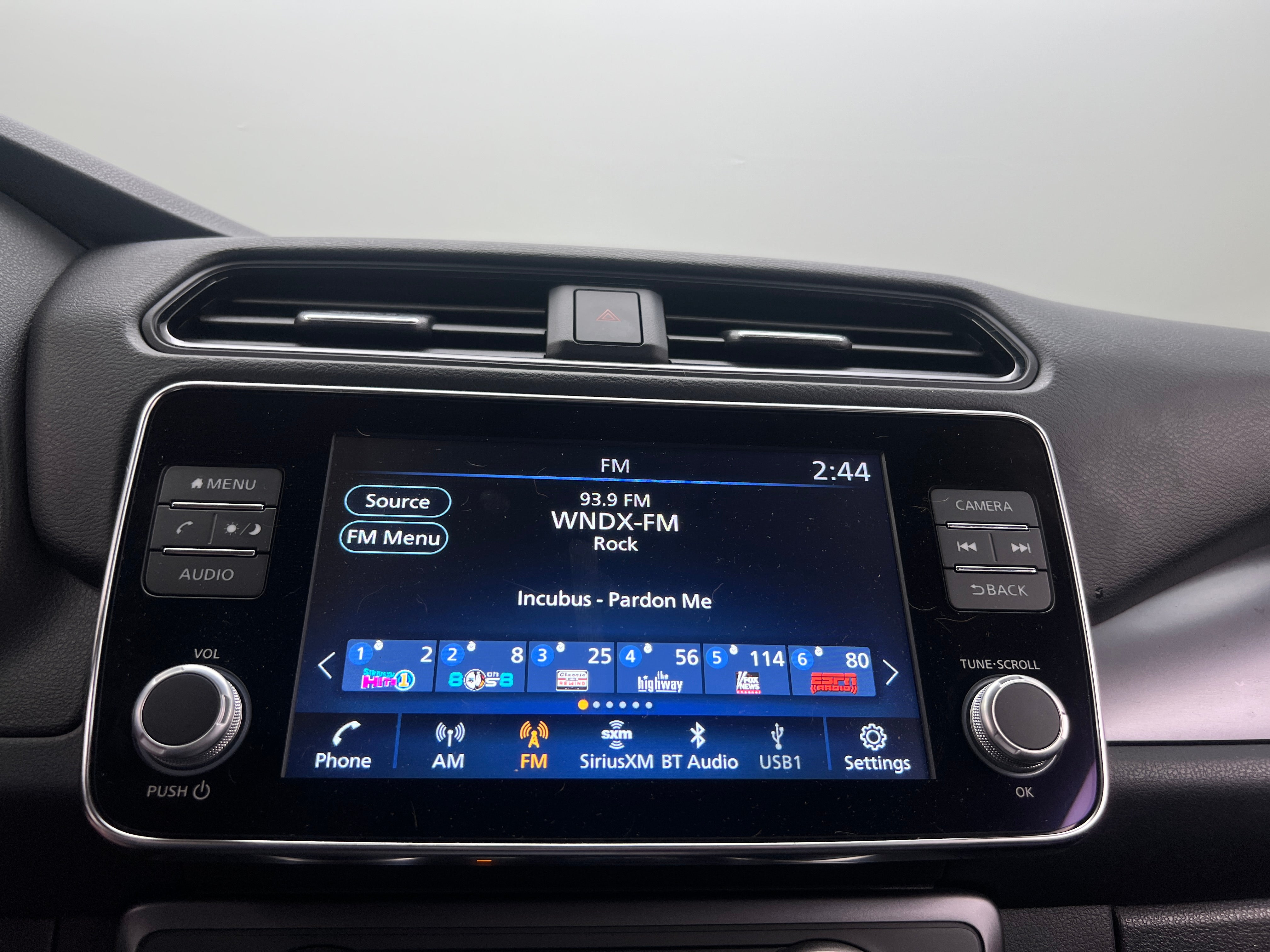2023 Nissan Leaf S 4