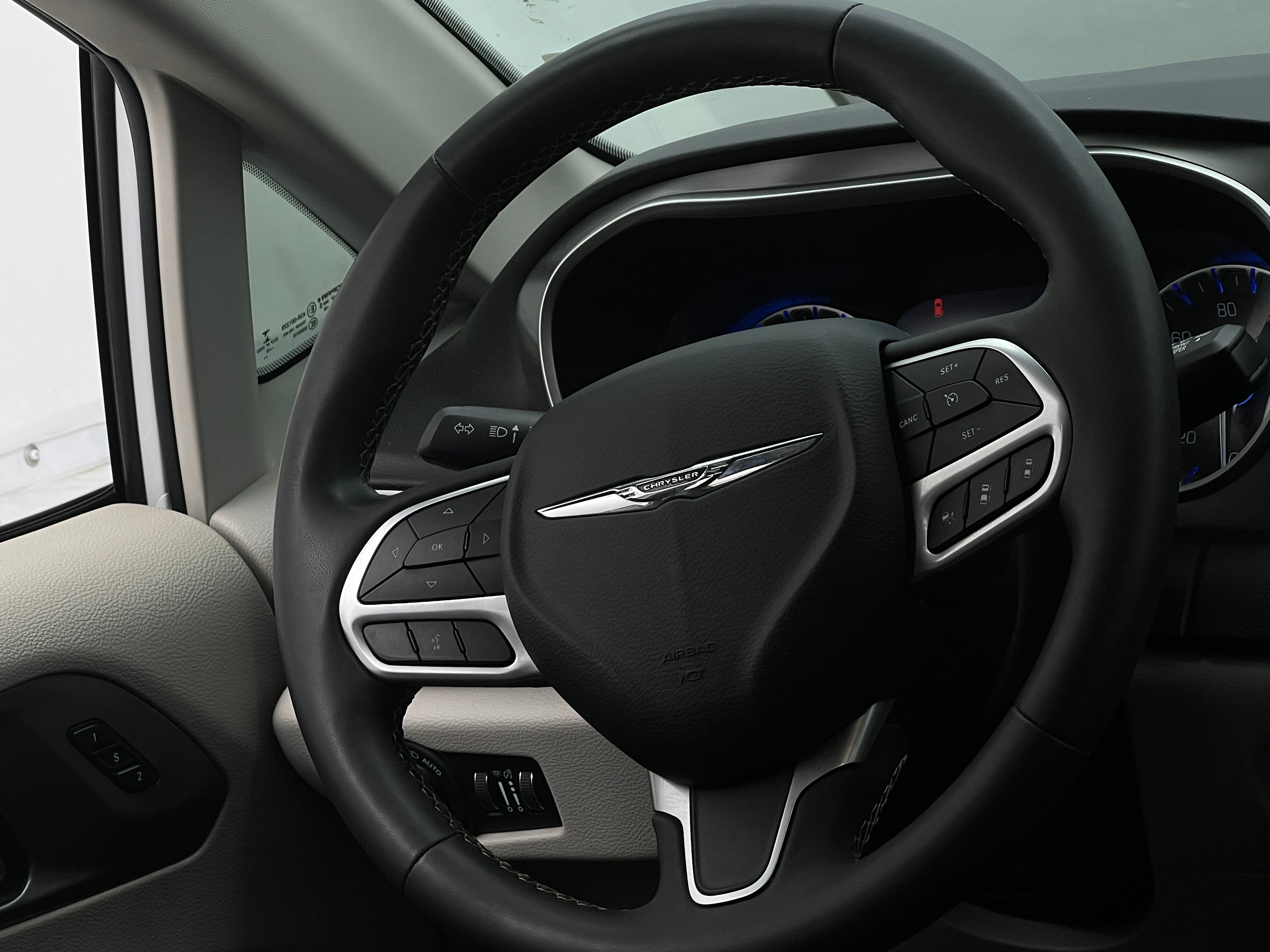 2022 Chrysler Pacifica Touring L 4
