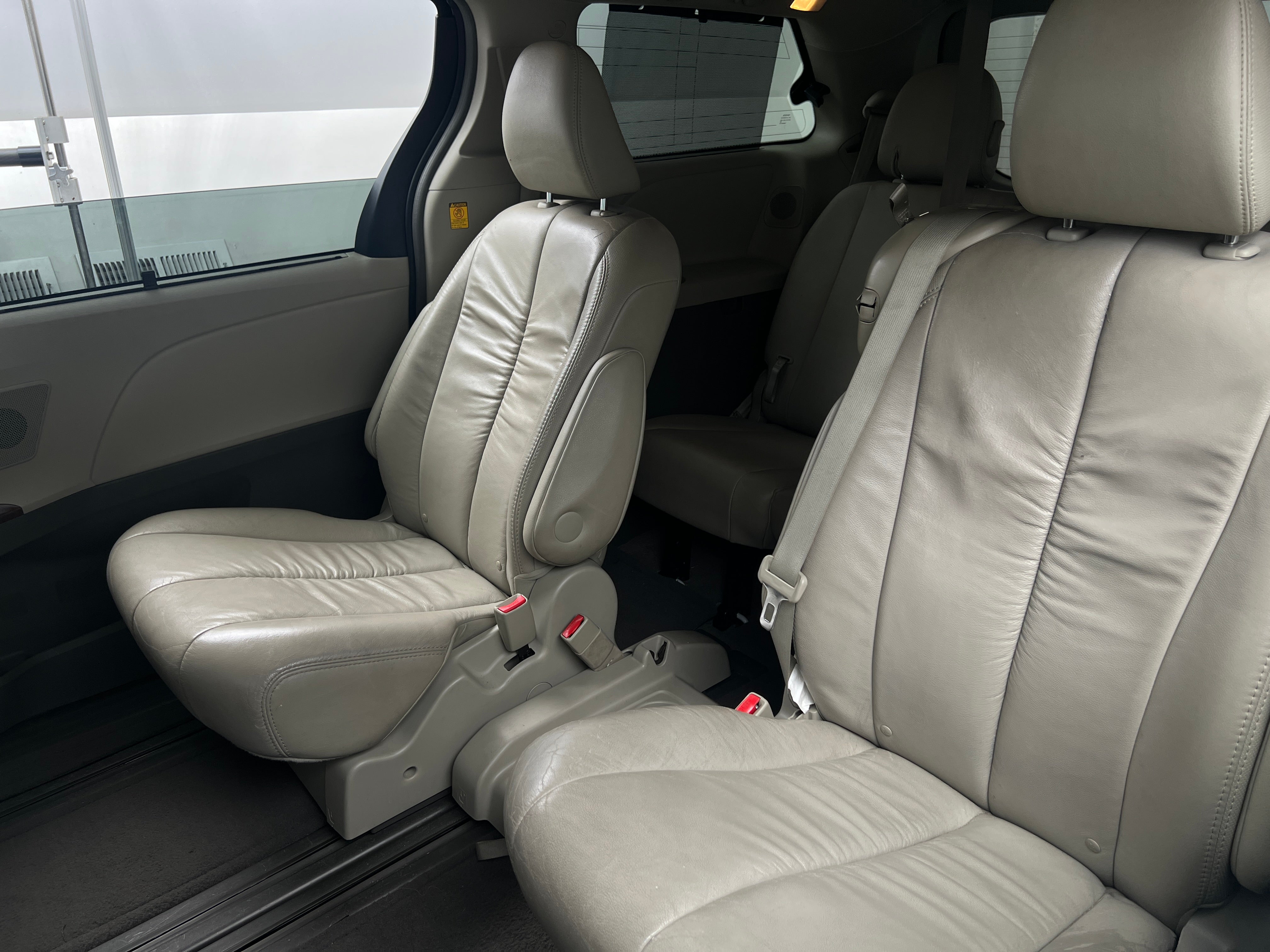 2011 Toyota Sienna XLE 5