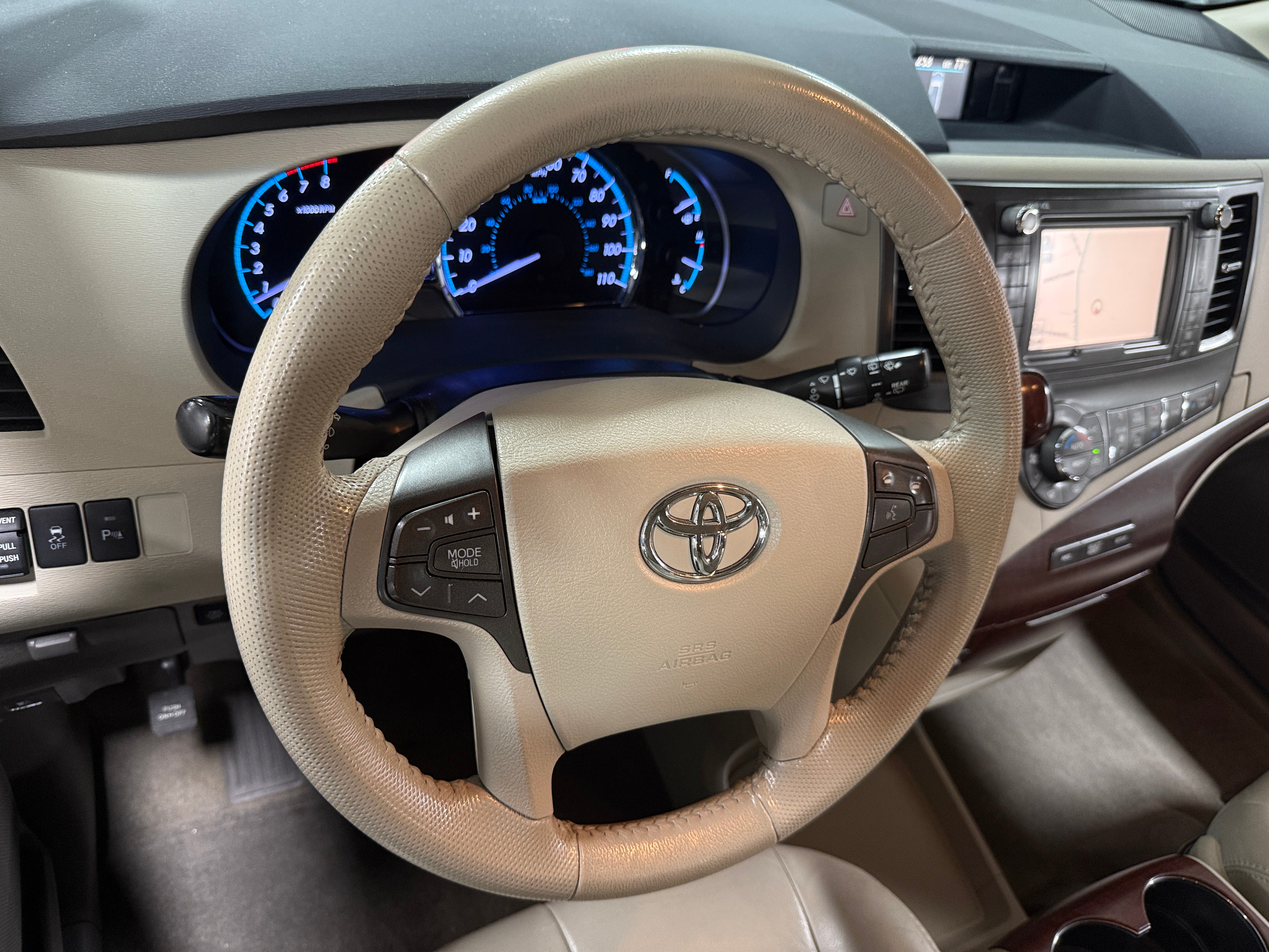 2011 Toyota Sienna XLE 4