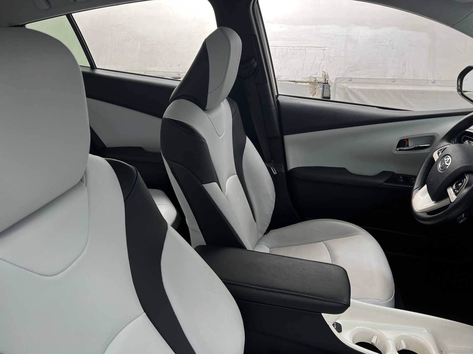 Thumbnail: 2016 Toyota Prius - 2