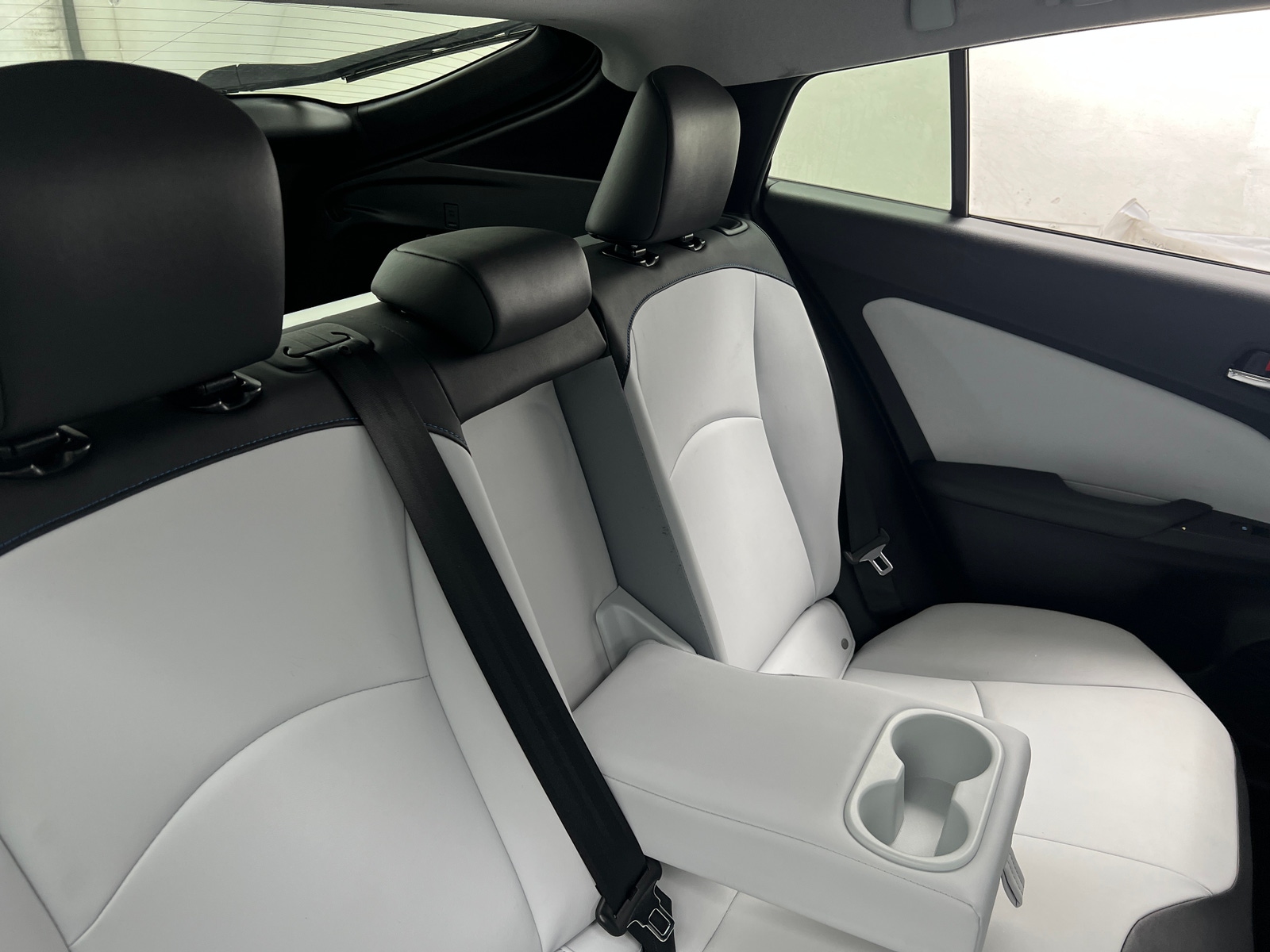 Thumbnail: 2016 Toyota Prius - 6