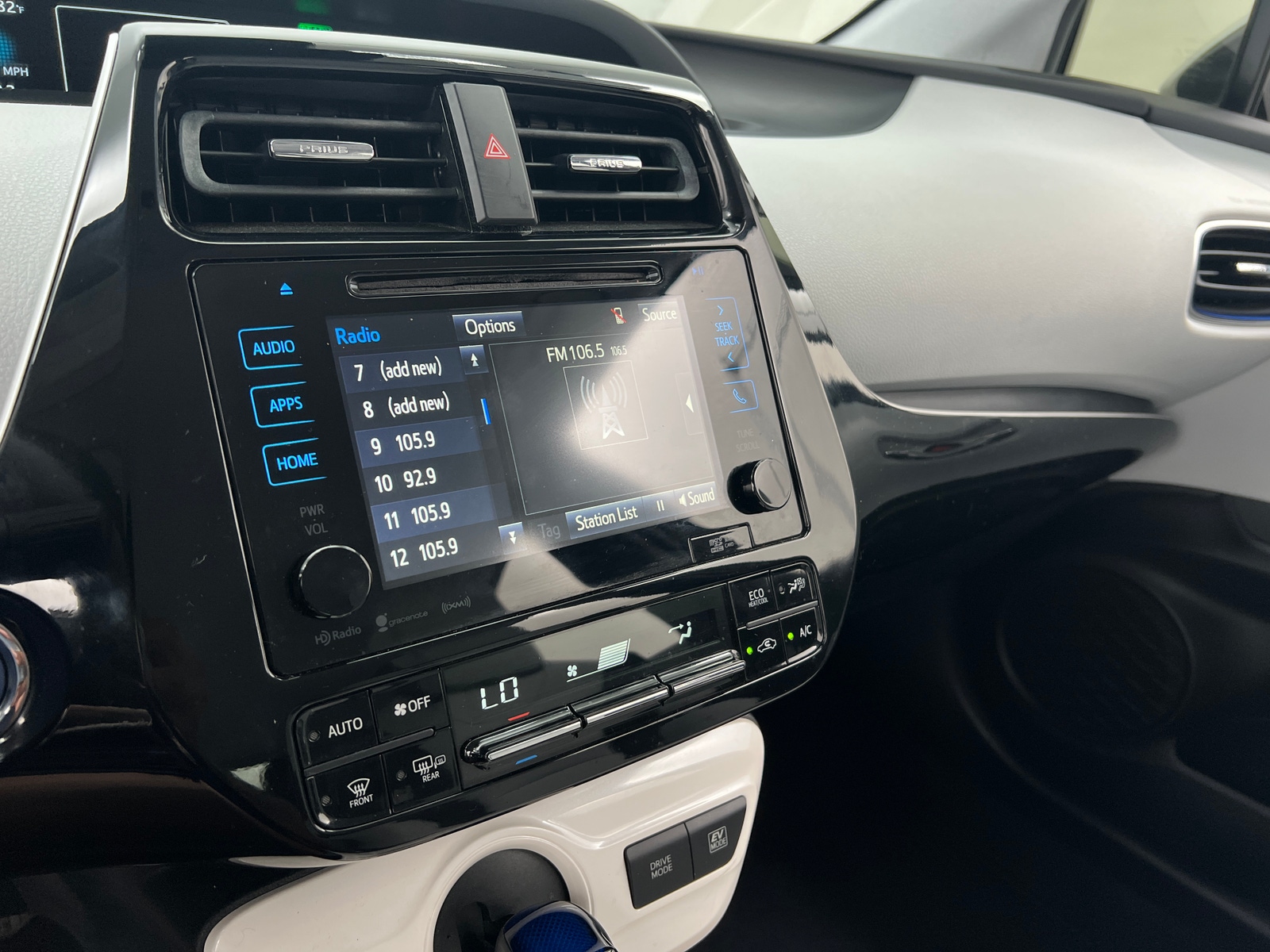 Thumbnail: 2016 Toyota Prius - 4