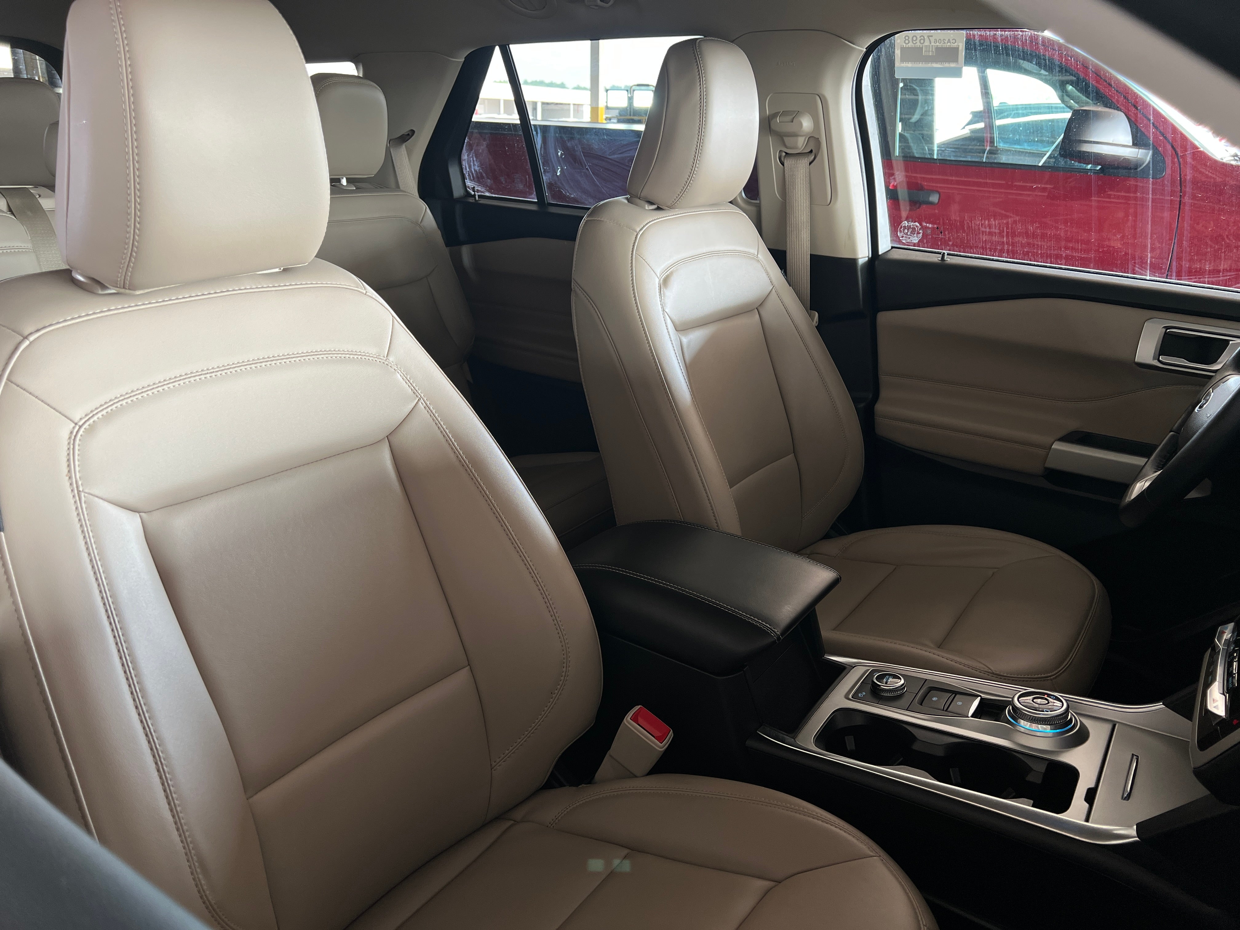 2023 Ford Explorer XLT 2