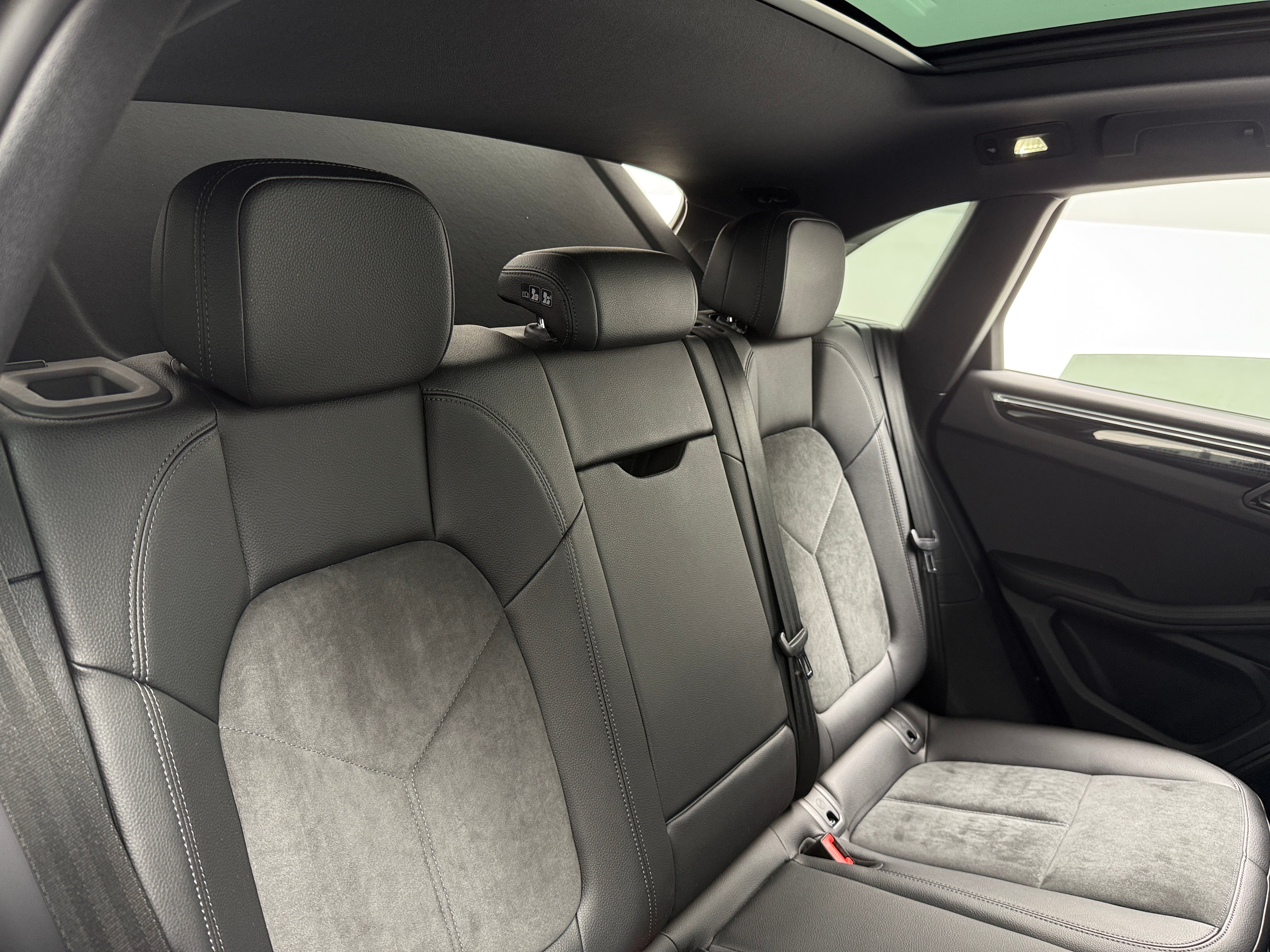2021 Porsche Macan Base 6