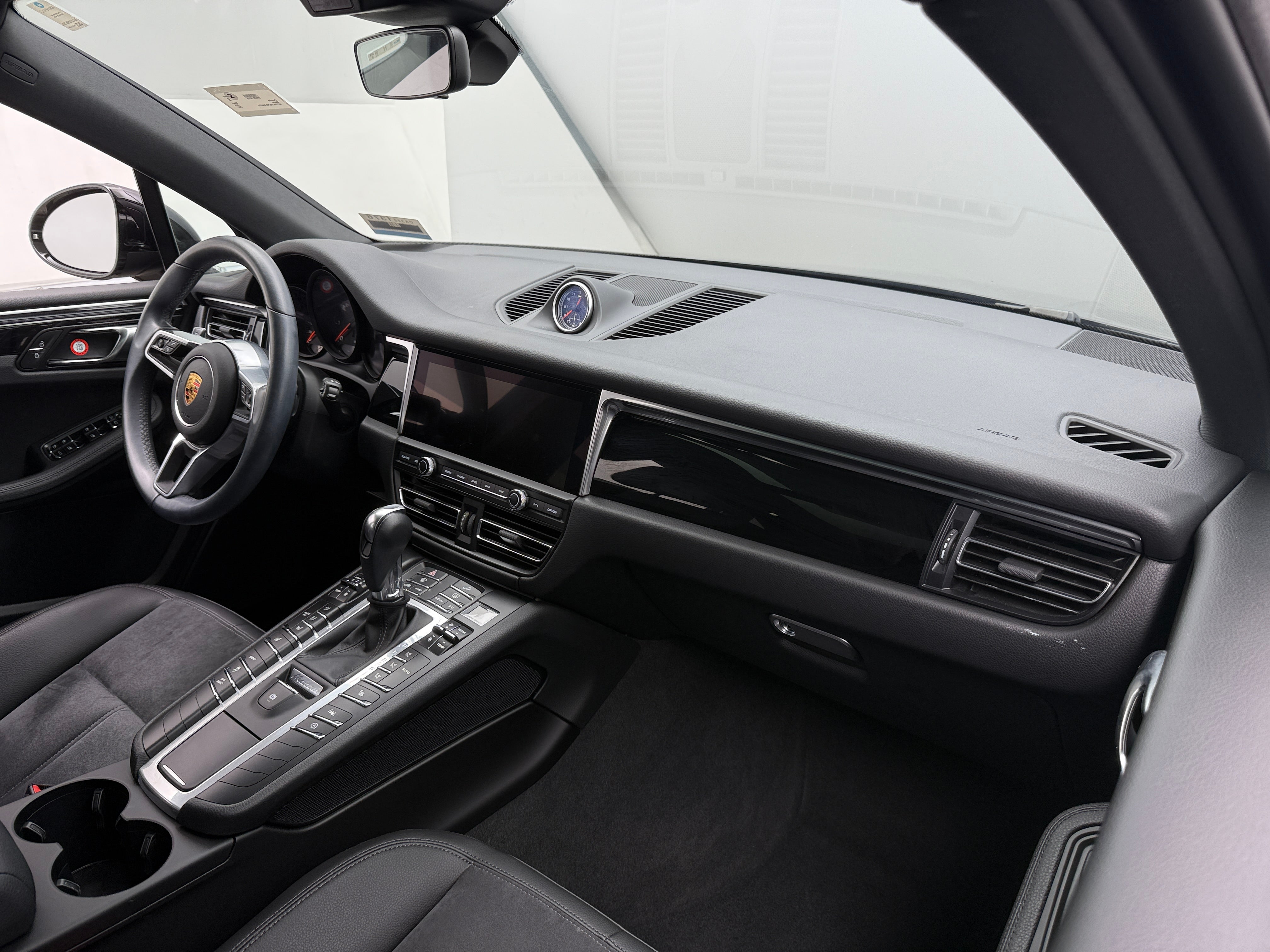 2021 Porsche Macan Base 3