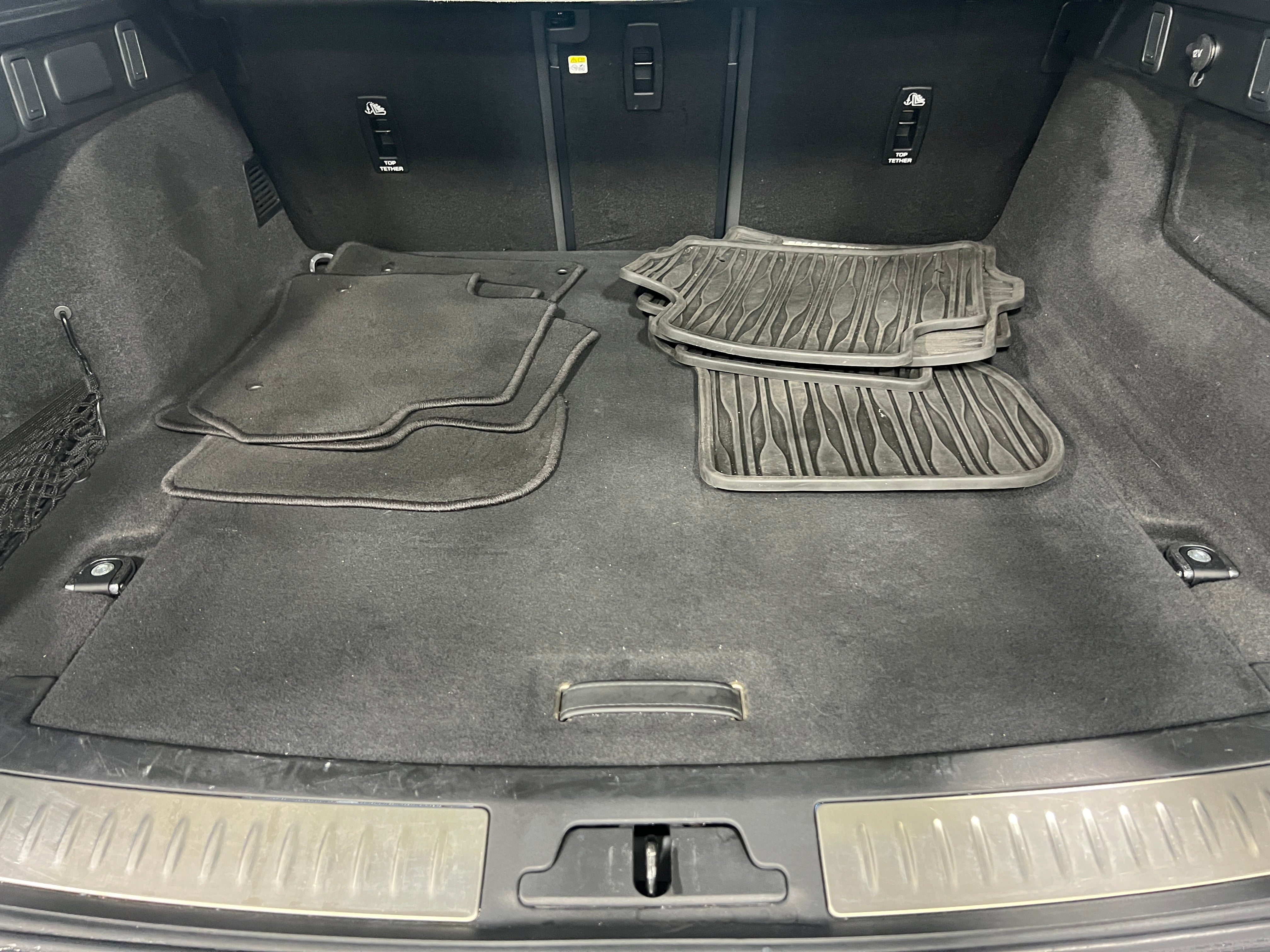 Thumbnail: 2021 Land Rover Range Rover Velar - 6
