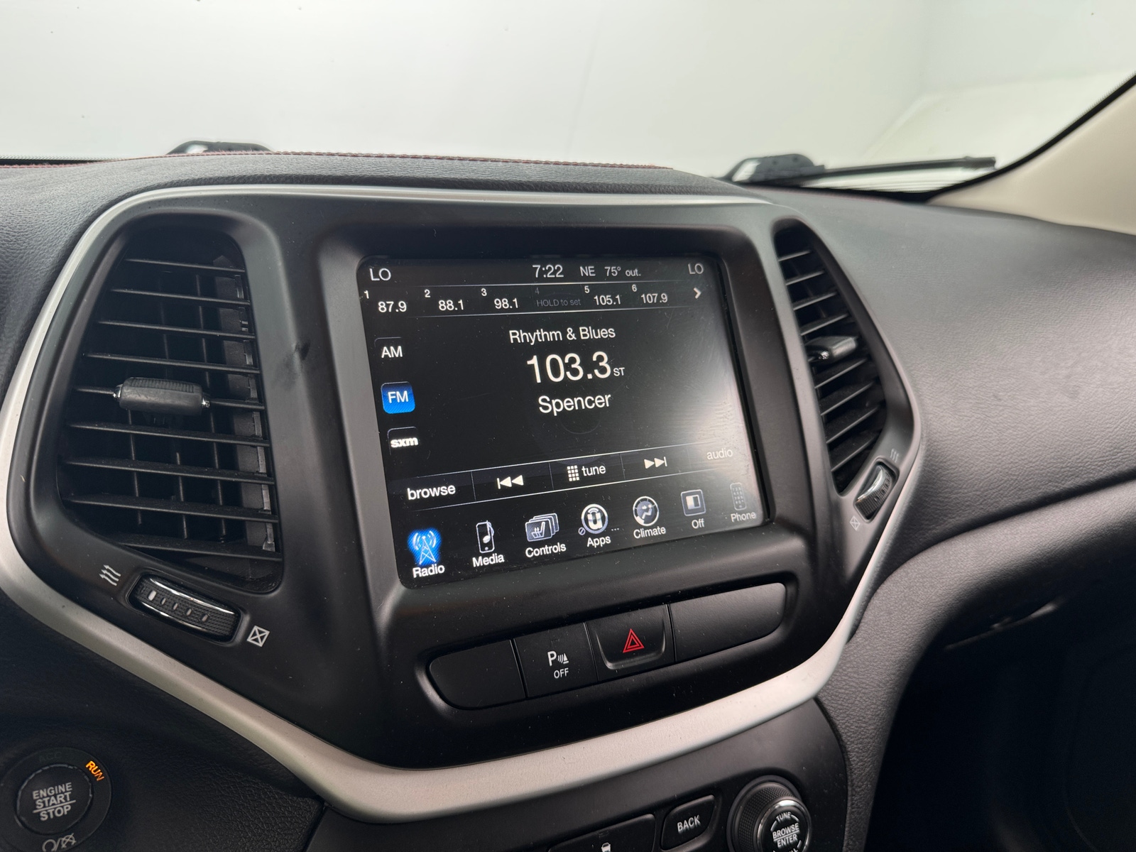 Thumbnail: 2018 Jeep Cherokee - 3