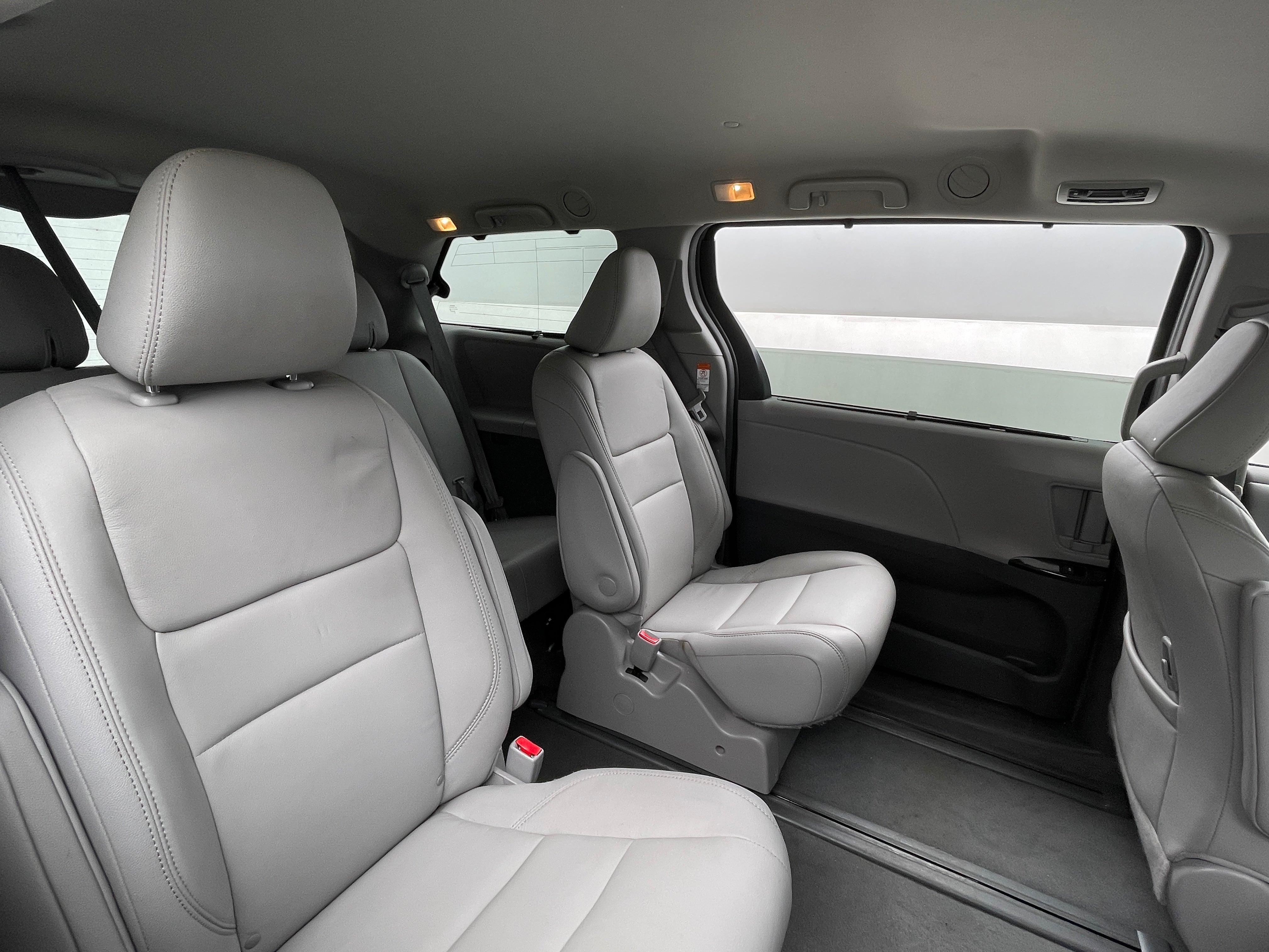 2019 Toyota Sienna XLE 5