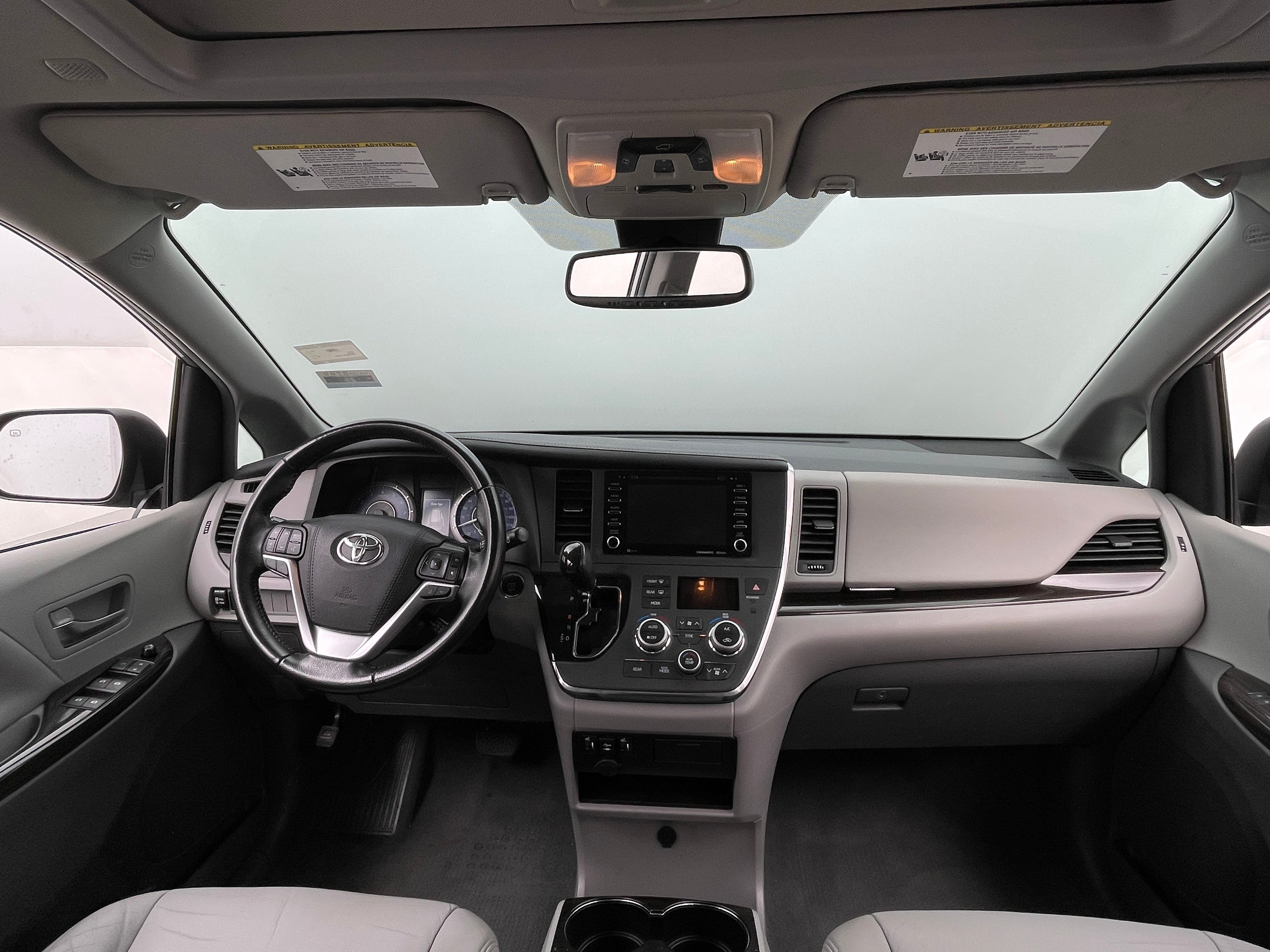 2019 Toyota Sienna XLE 2