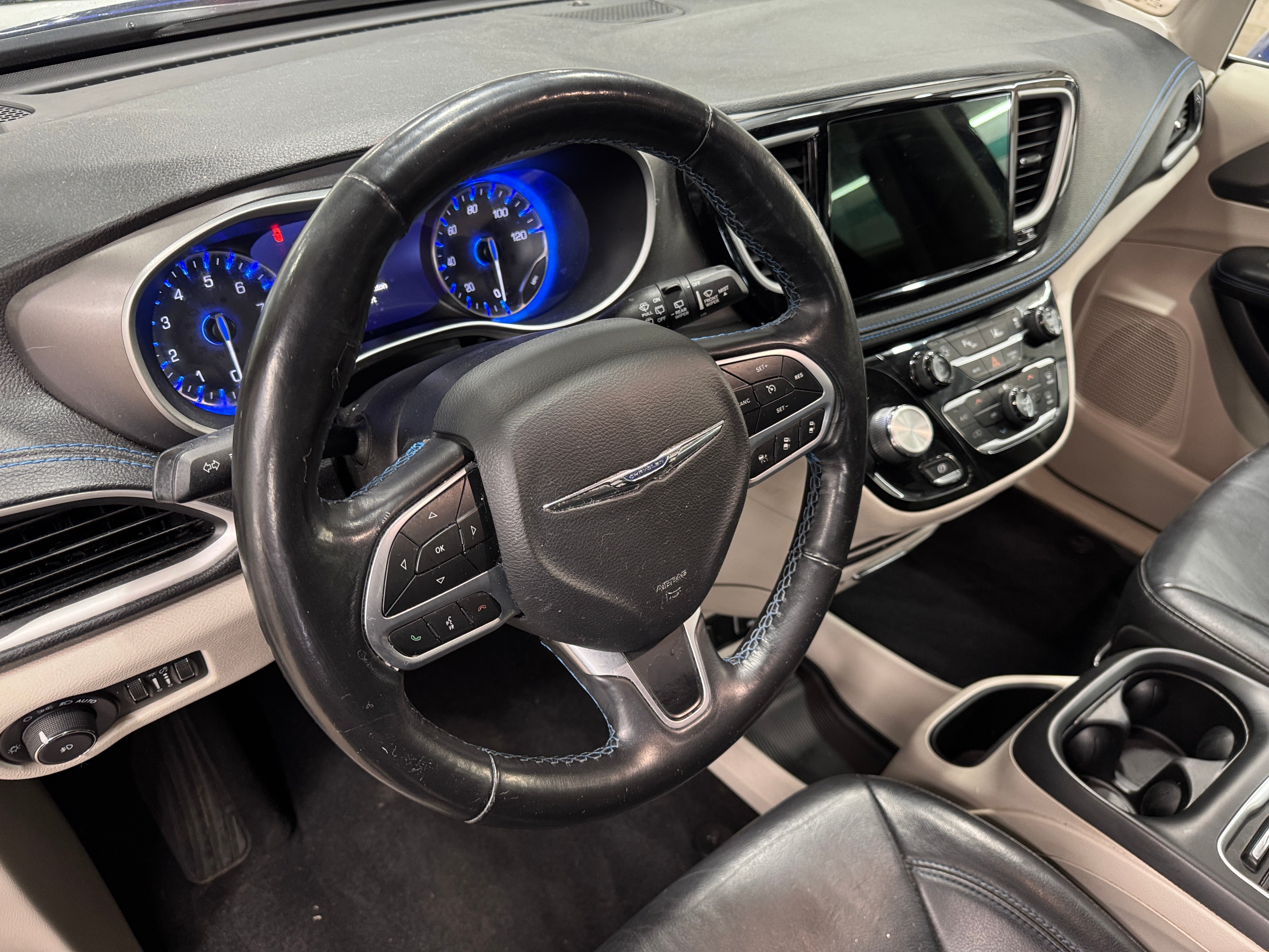 2021 Chrysler Pacifica Touring L 2