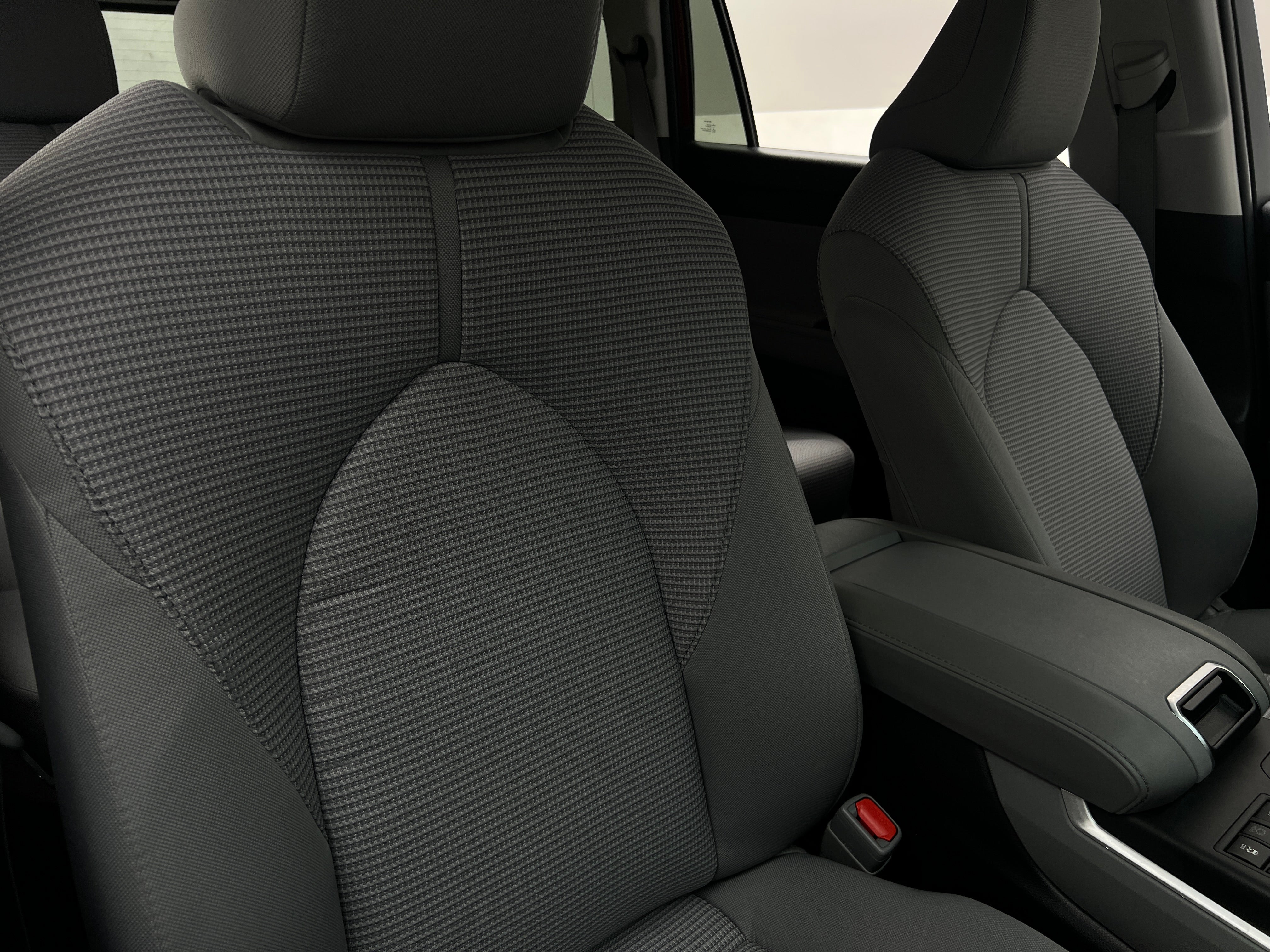 2023 Toyota Highlander LE 2