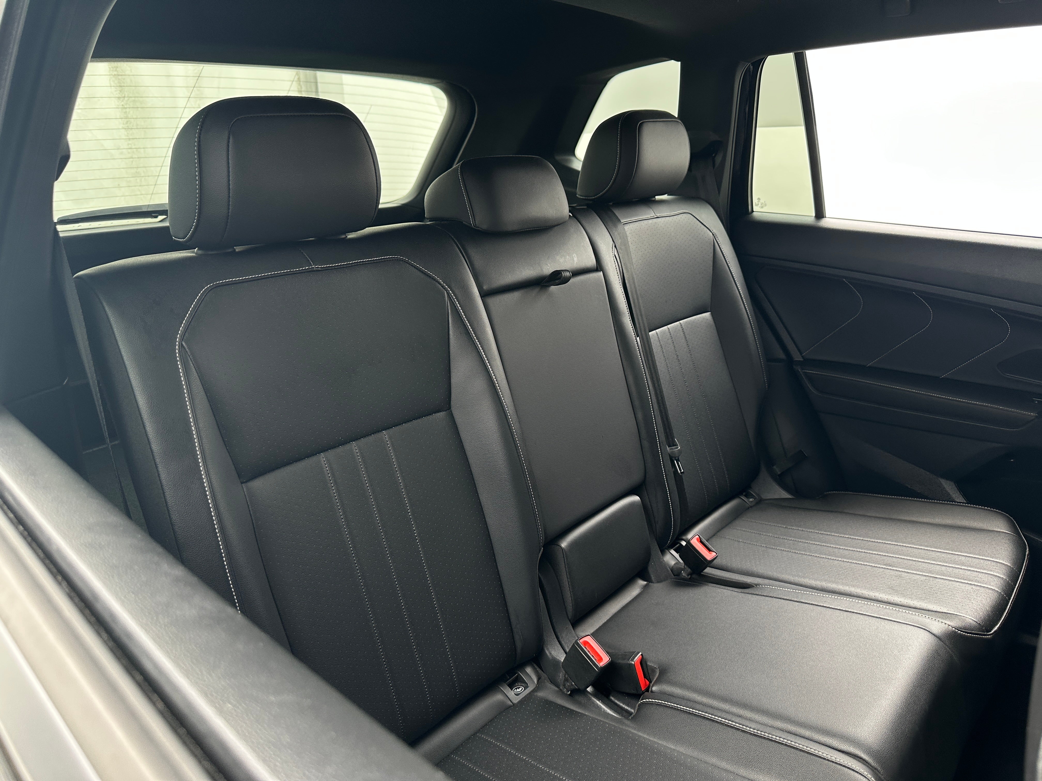 2022 Volkswagen Tiguan SE R-Line Black 5