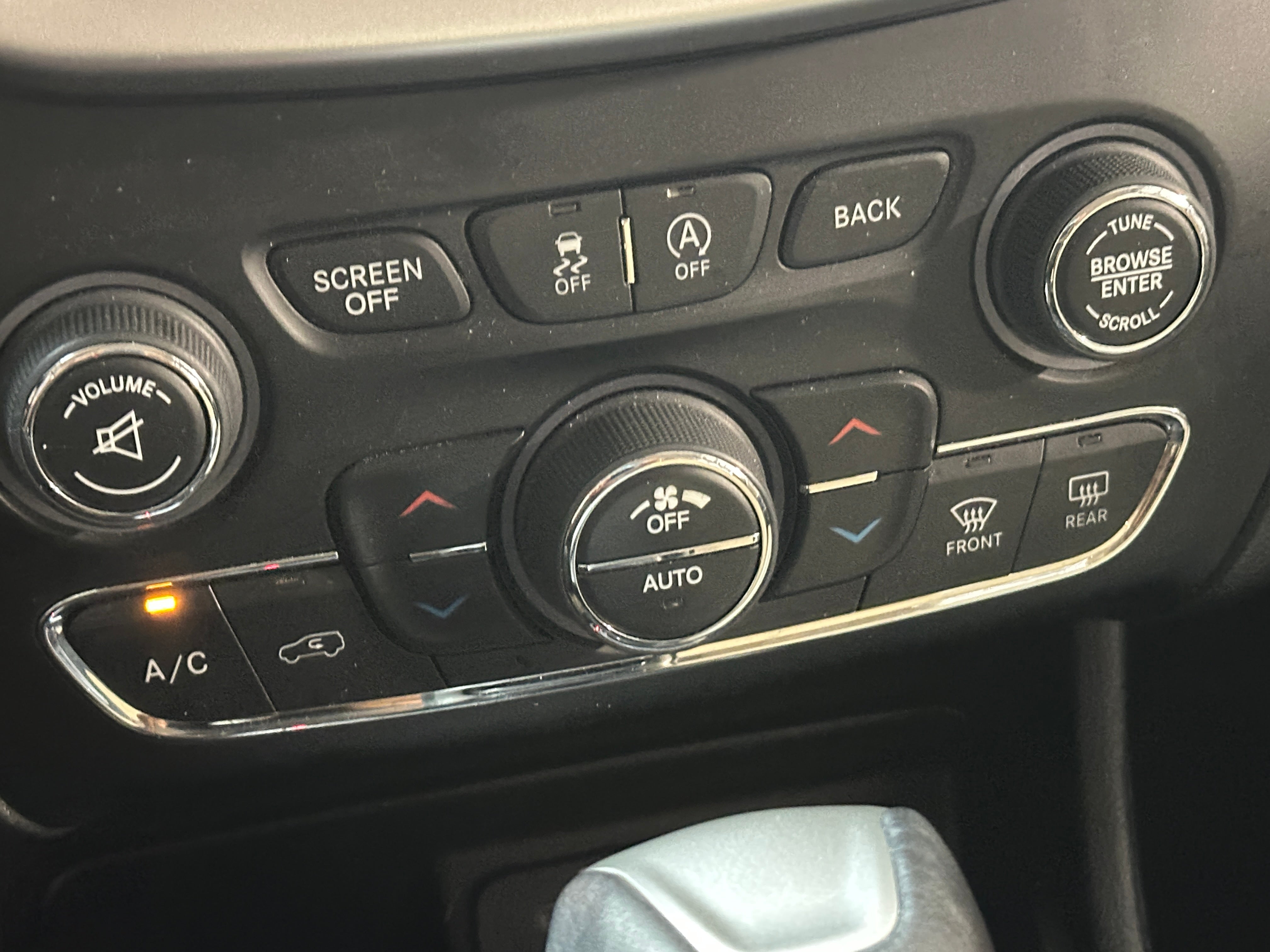 2018 Jeep Cherokee Limited Edition 3