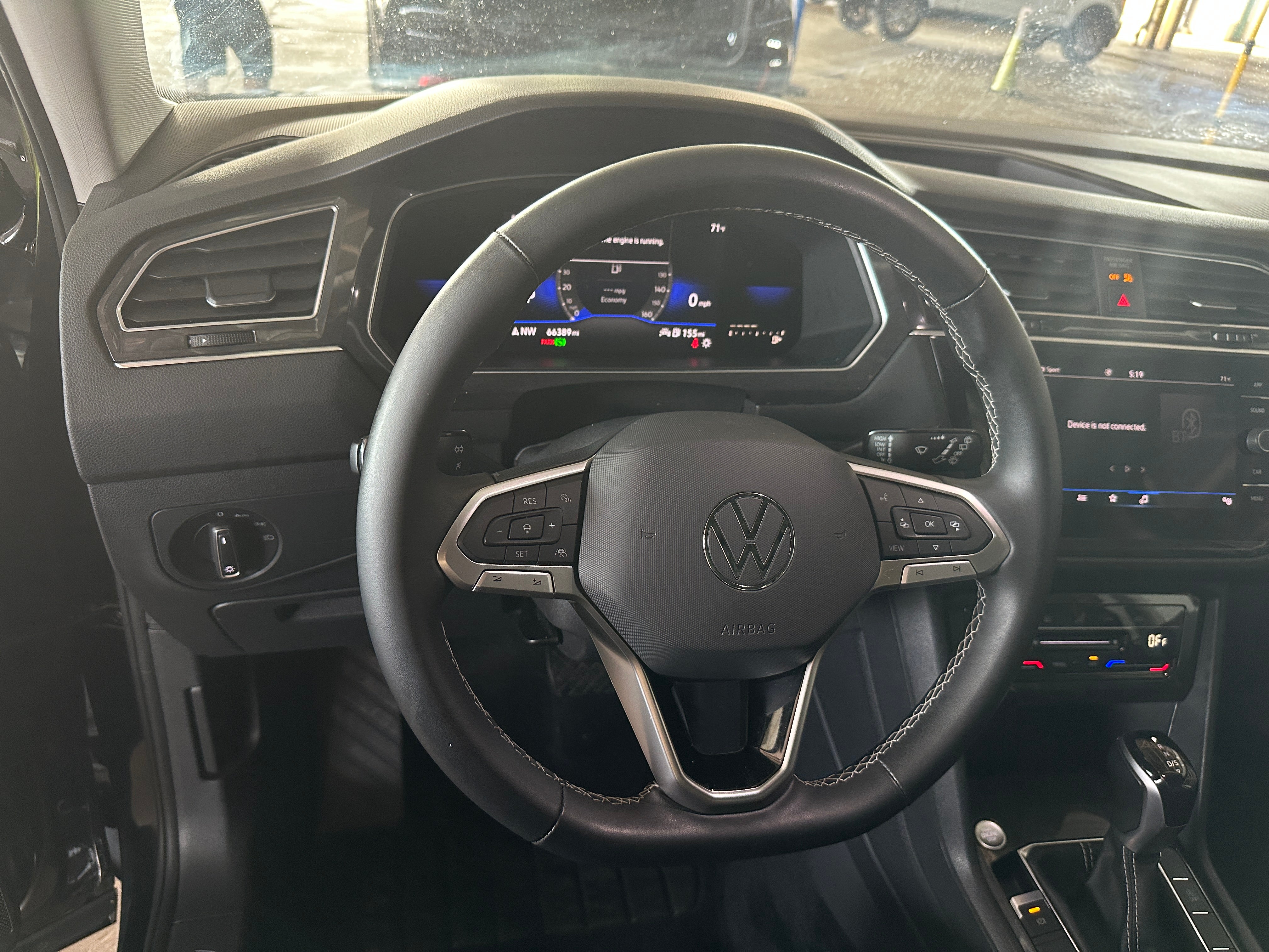 Thumbnail: 2022 Volkswagen Tiguan - 4