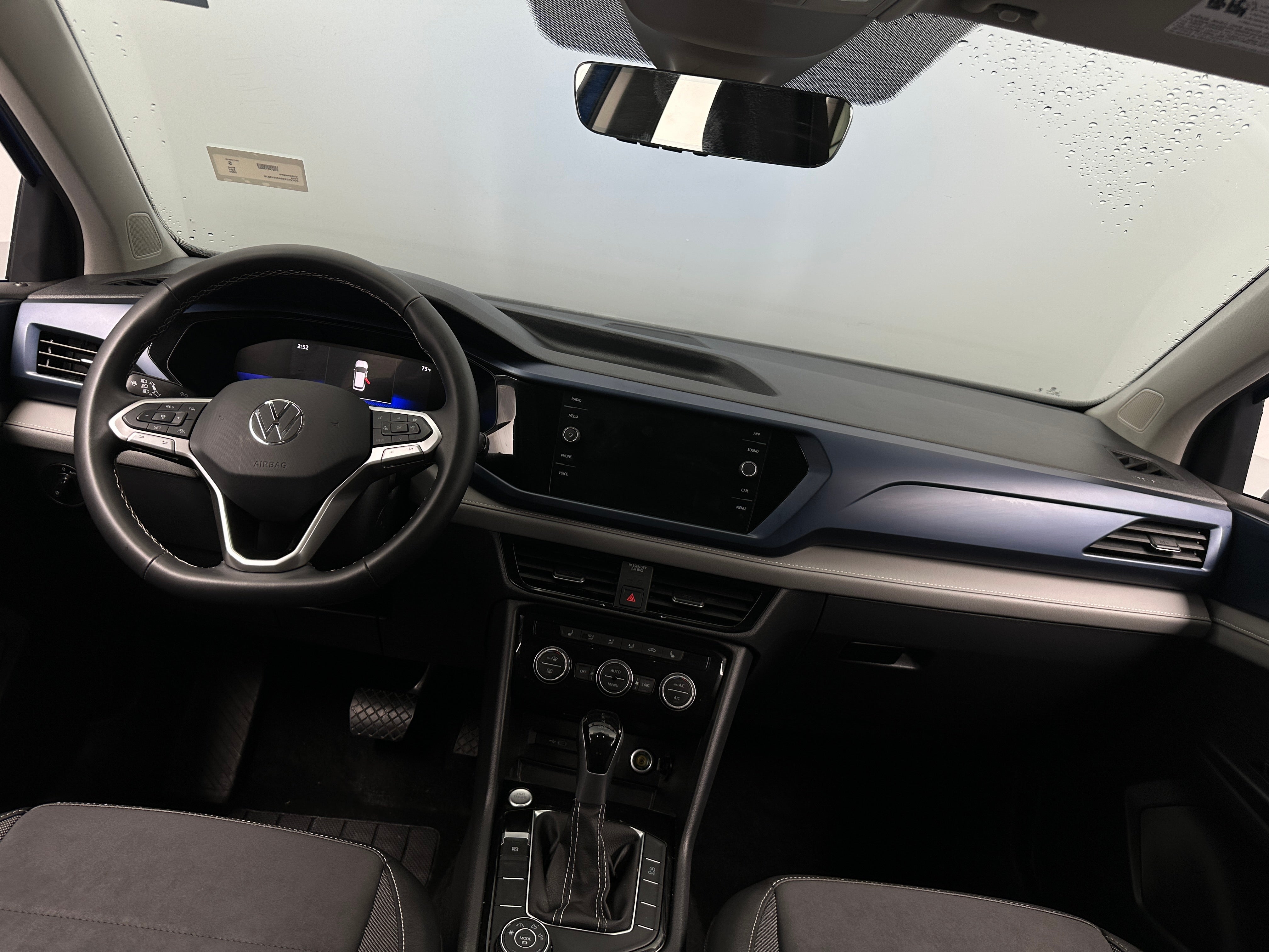 2024 Volkswagen Taos SE 2