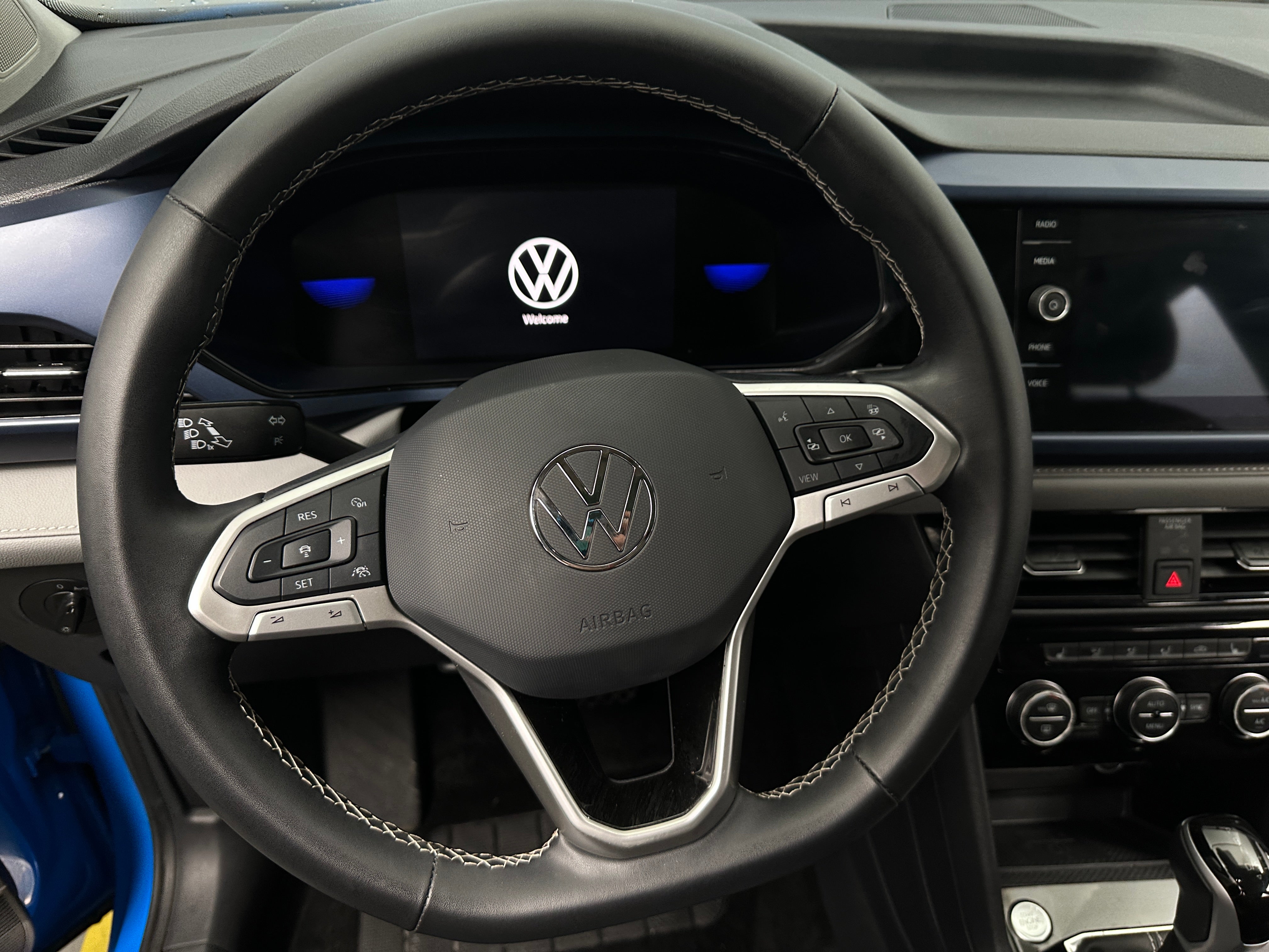 2024 Volkswagen Taos SE 4