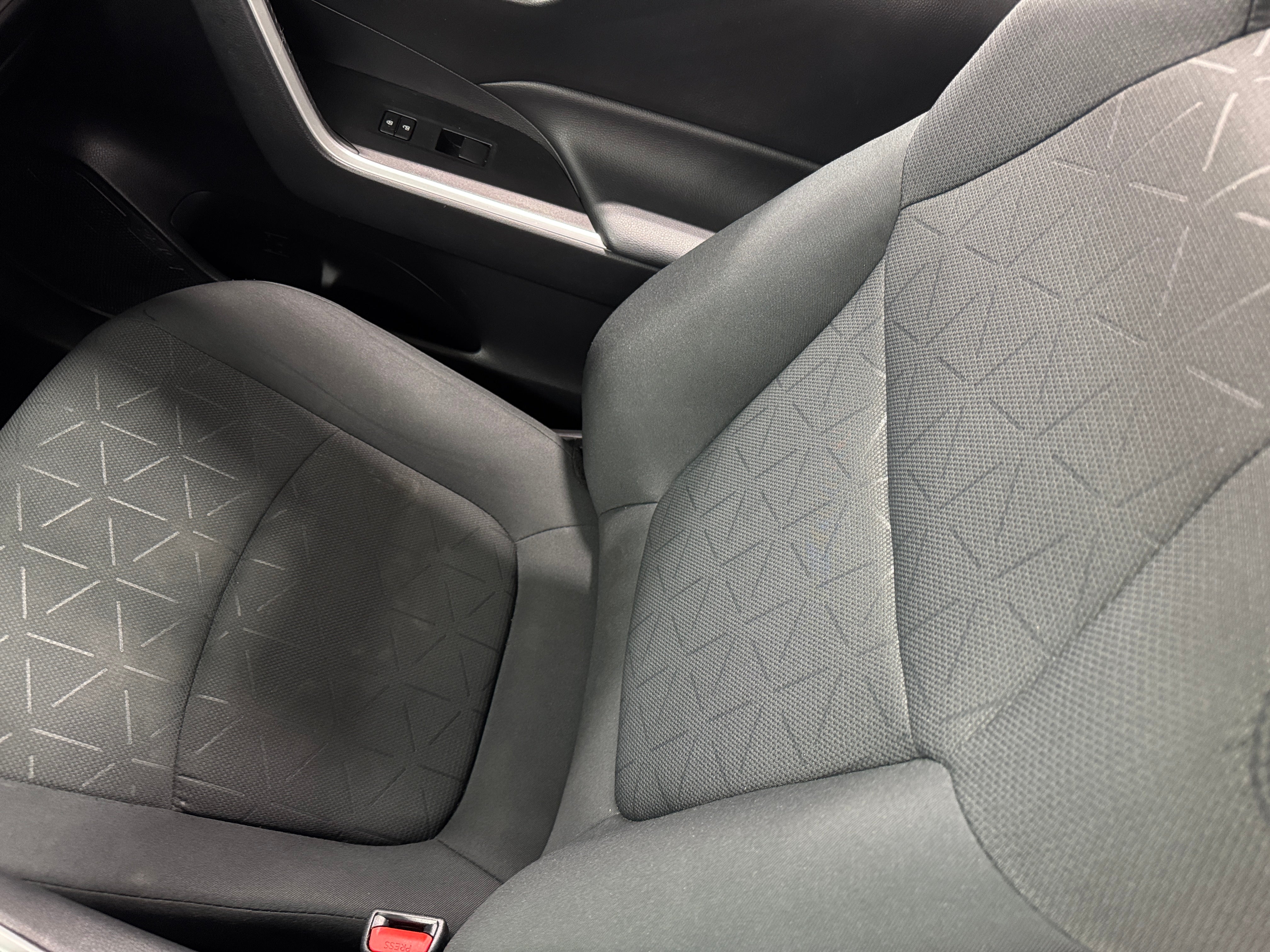 2021 Toyota RAV4 XLE 2