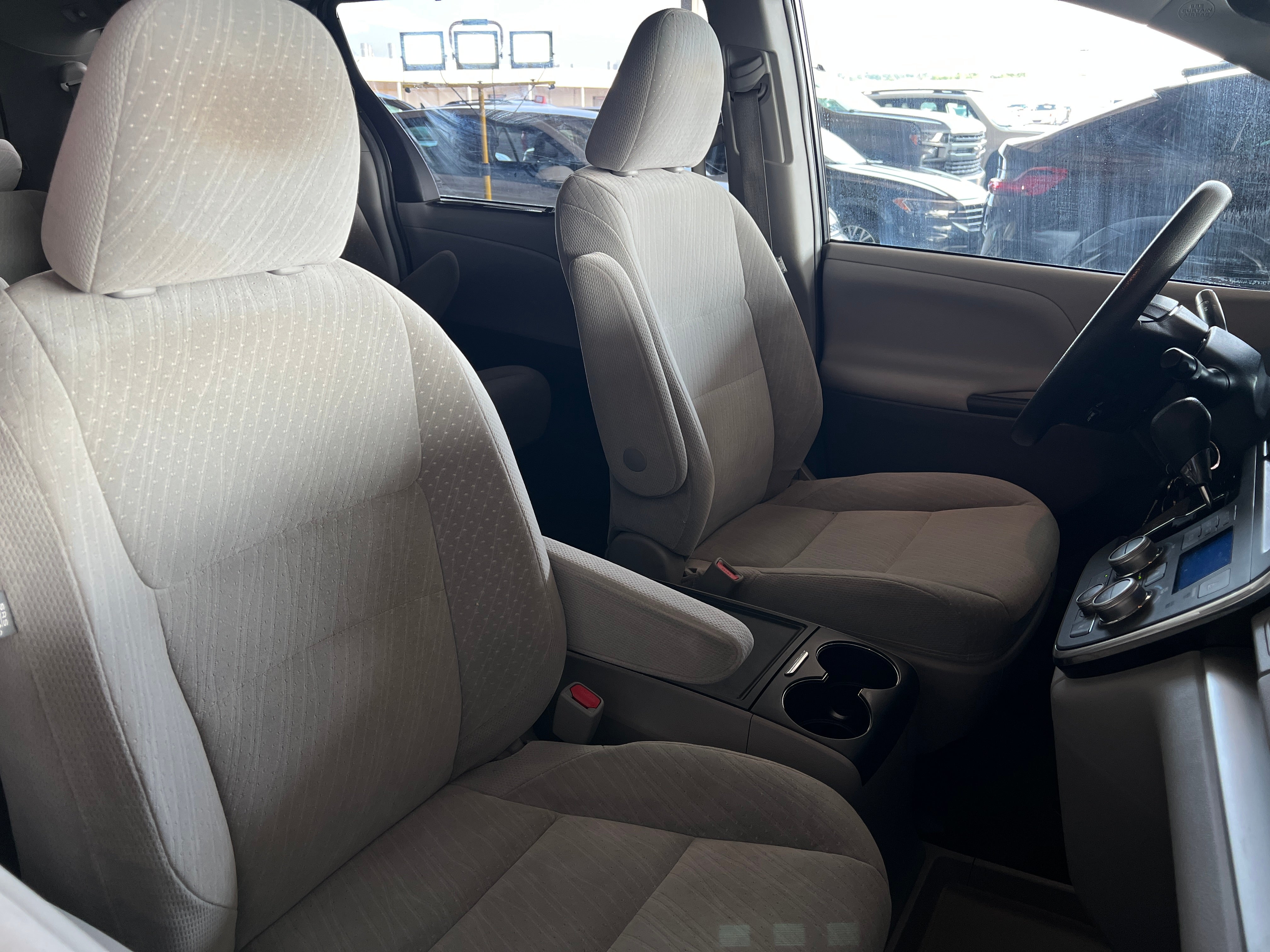 2017 Toyota Sienna LE 2