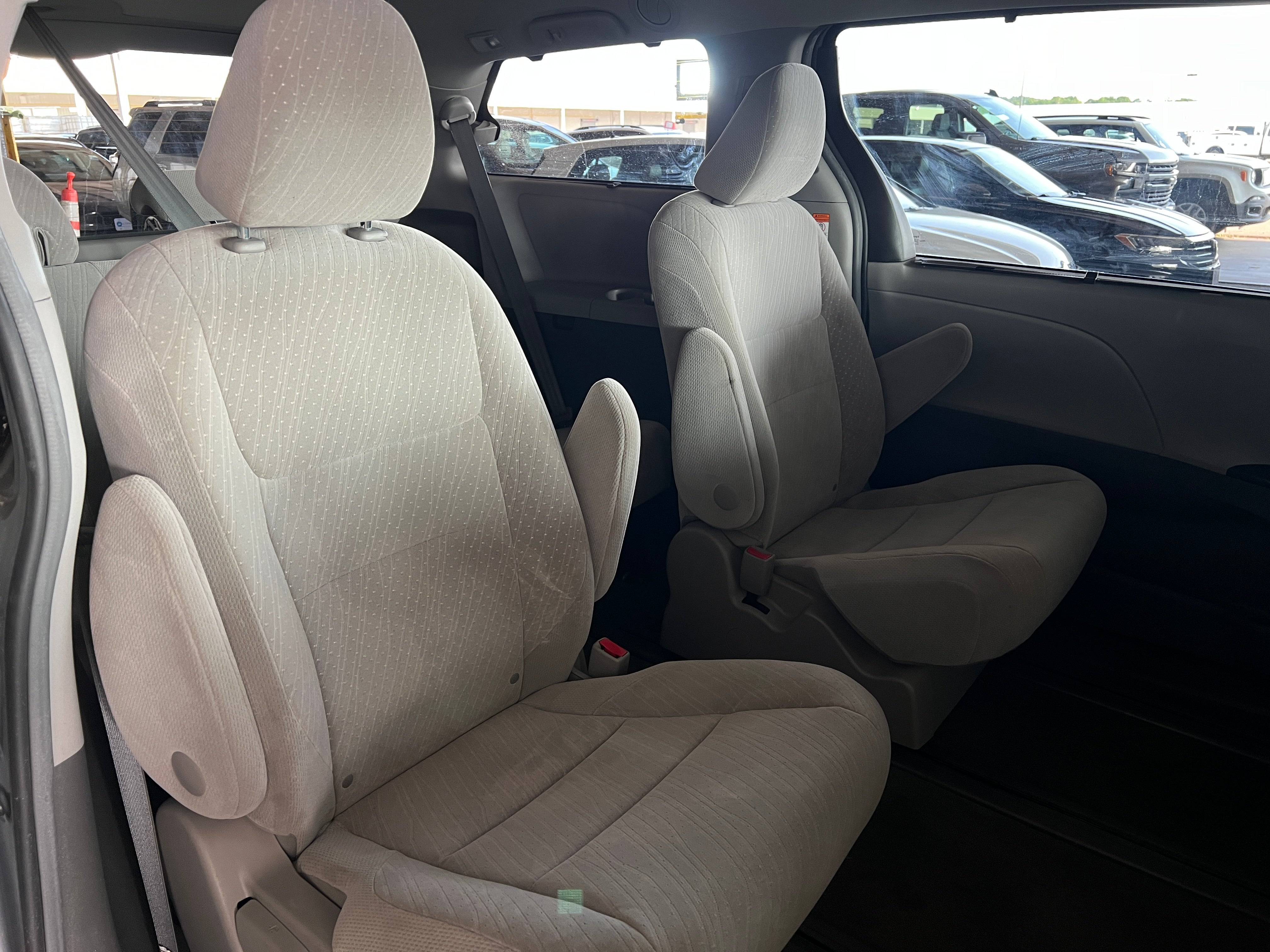 2017 Toyota Sienna LE 6