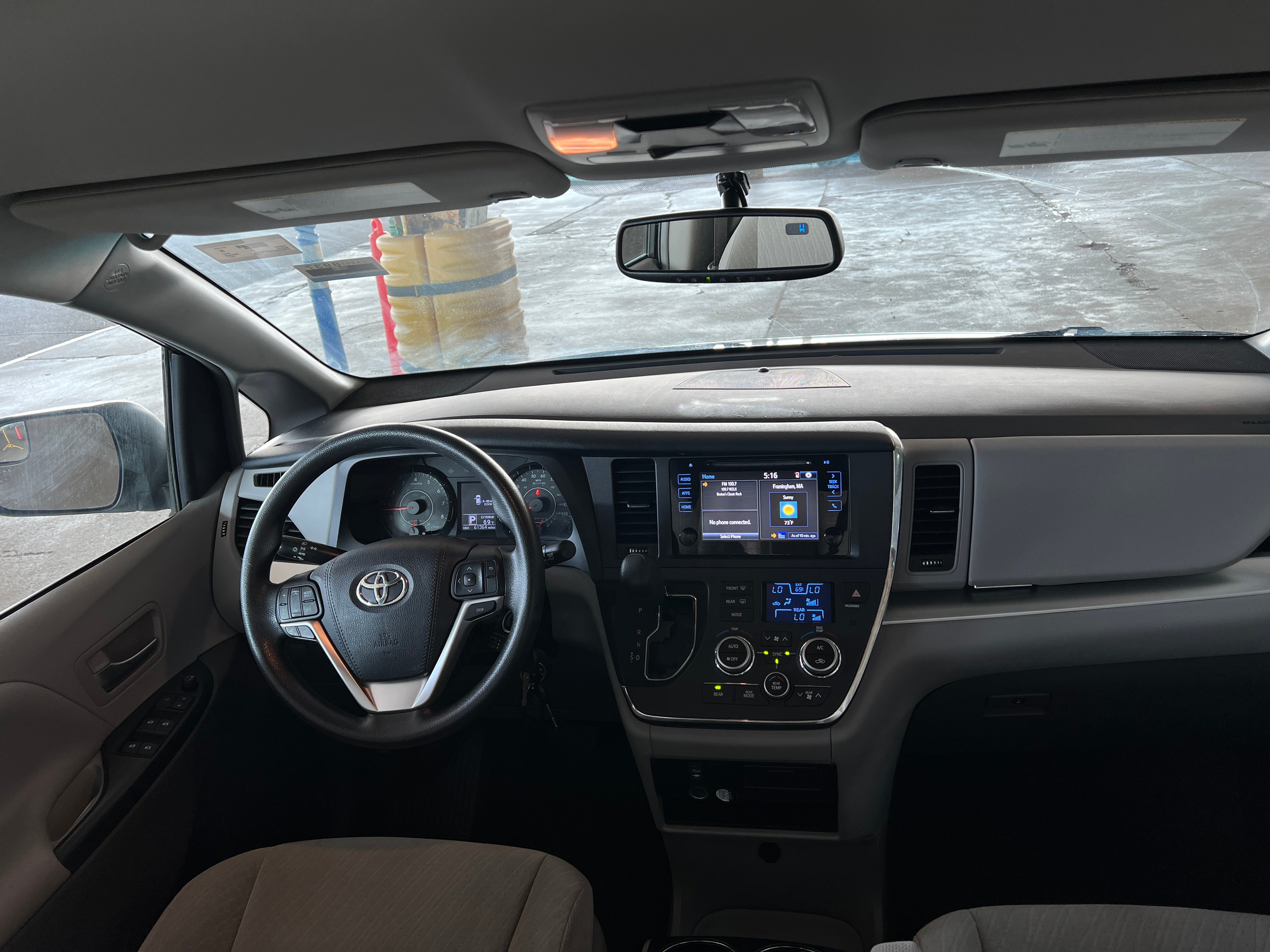 2017 Toyota Sienna LE 3