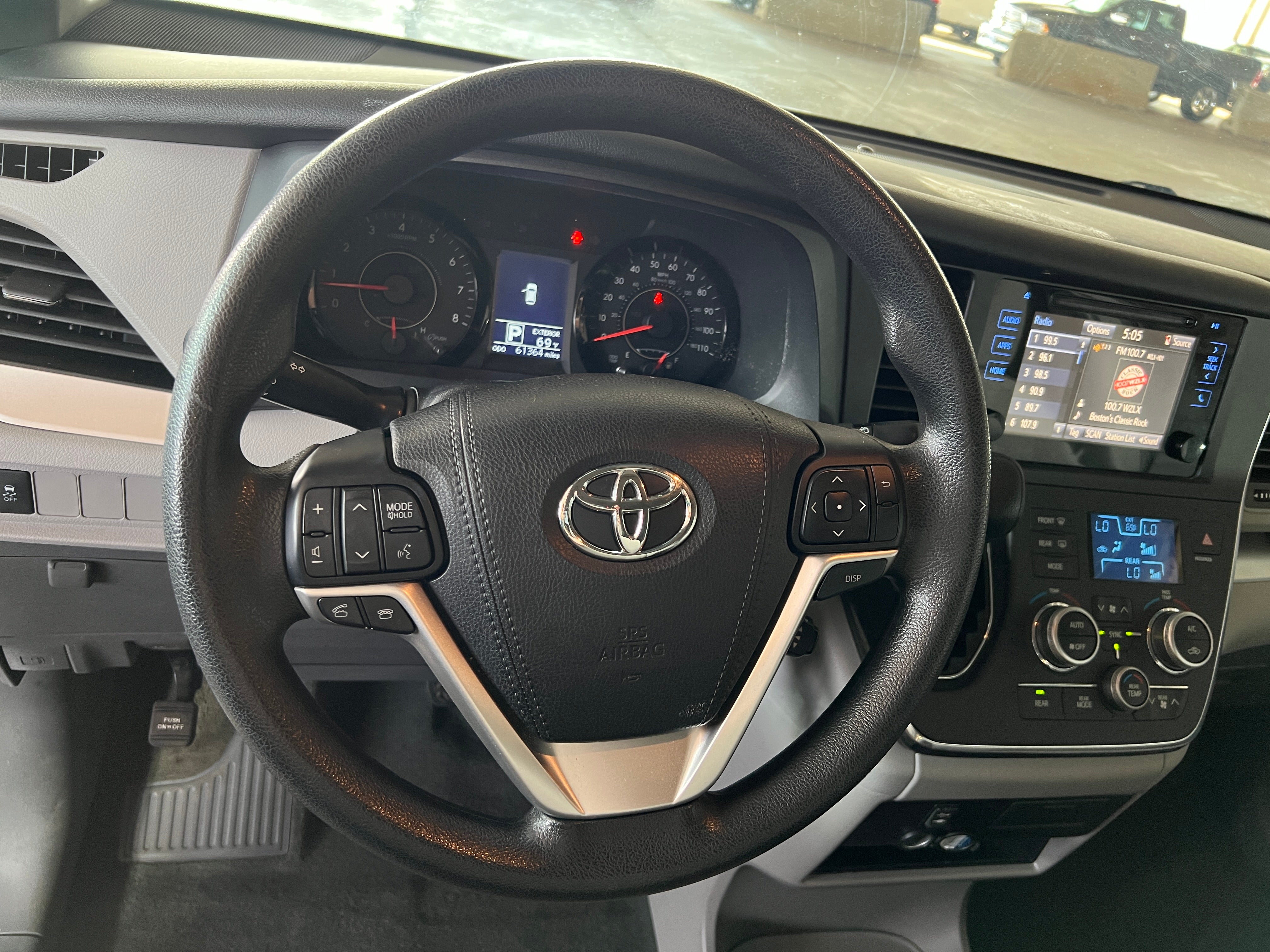 2017 Toyota Sienna LE 5