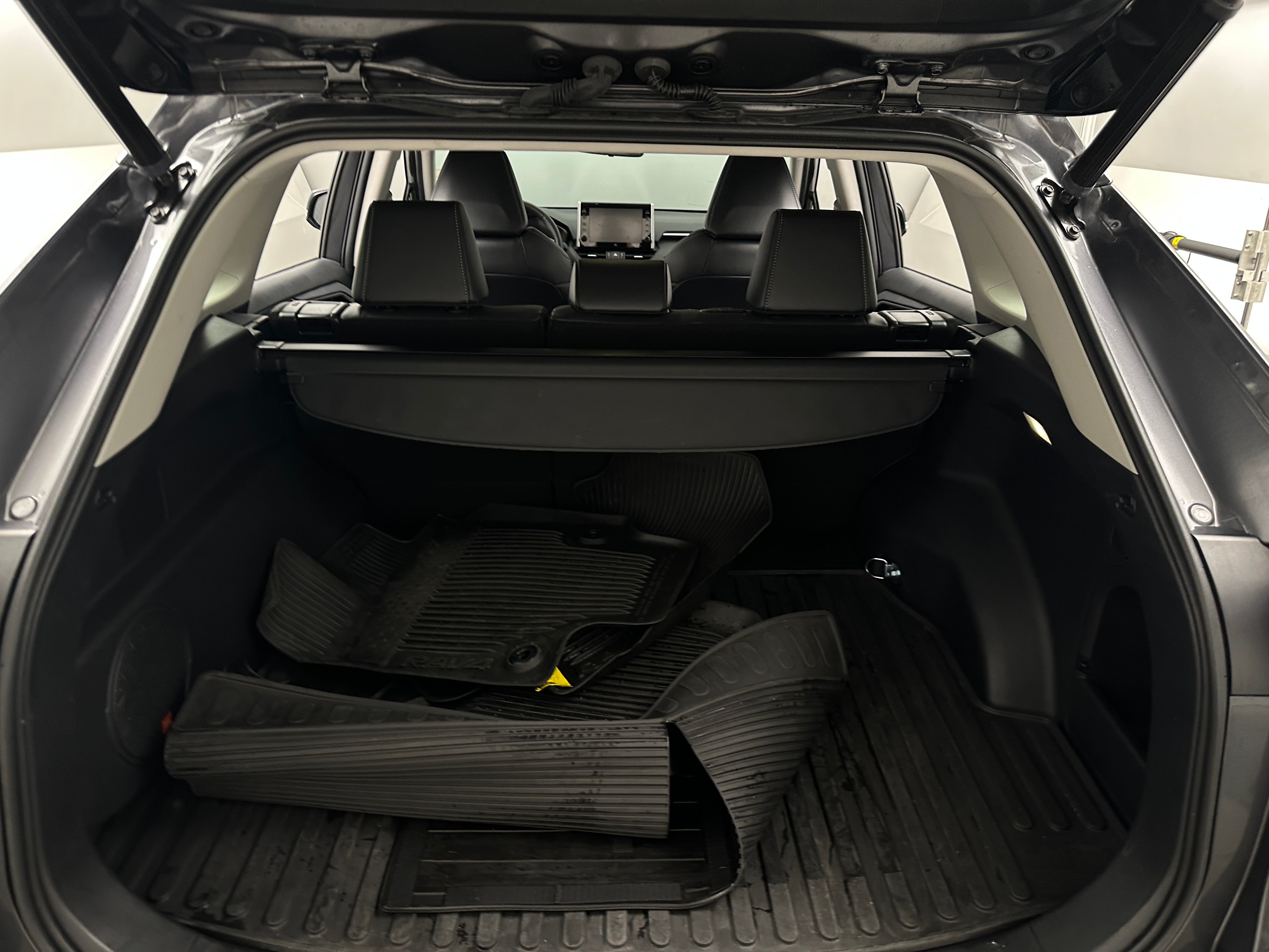 2022 Toyota RAV4 XLE Premium 6