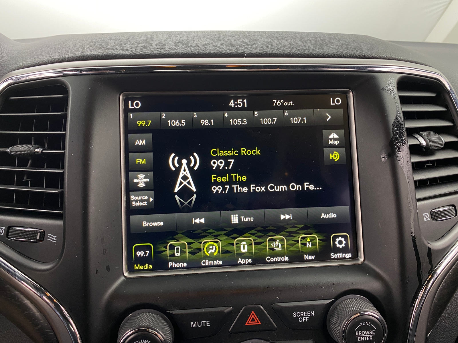 Thumbnail: 2018 Jeep Grand Cherokee - 4