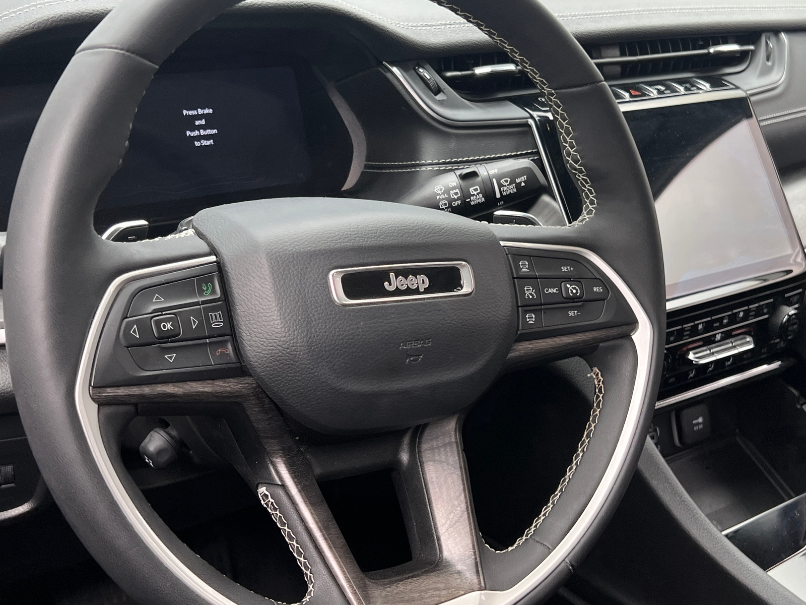 Thumbnail: 2023 Jeep Grand Cherokee L - 4