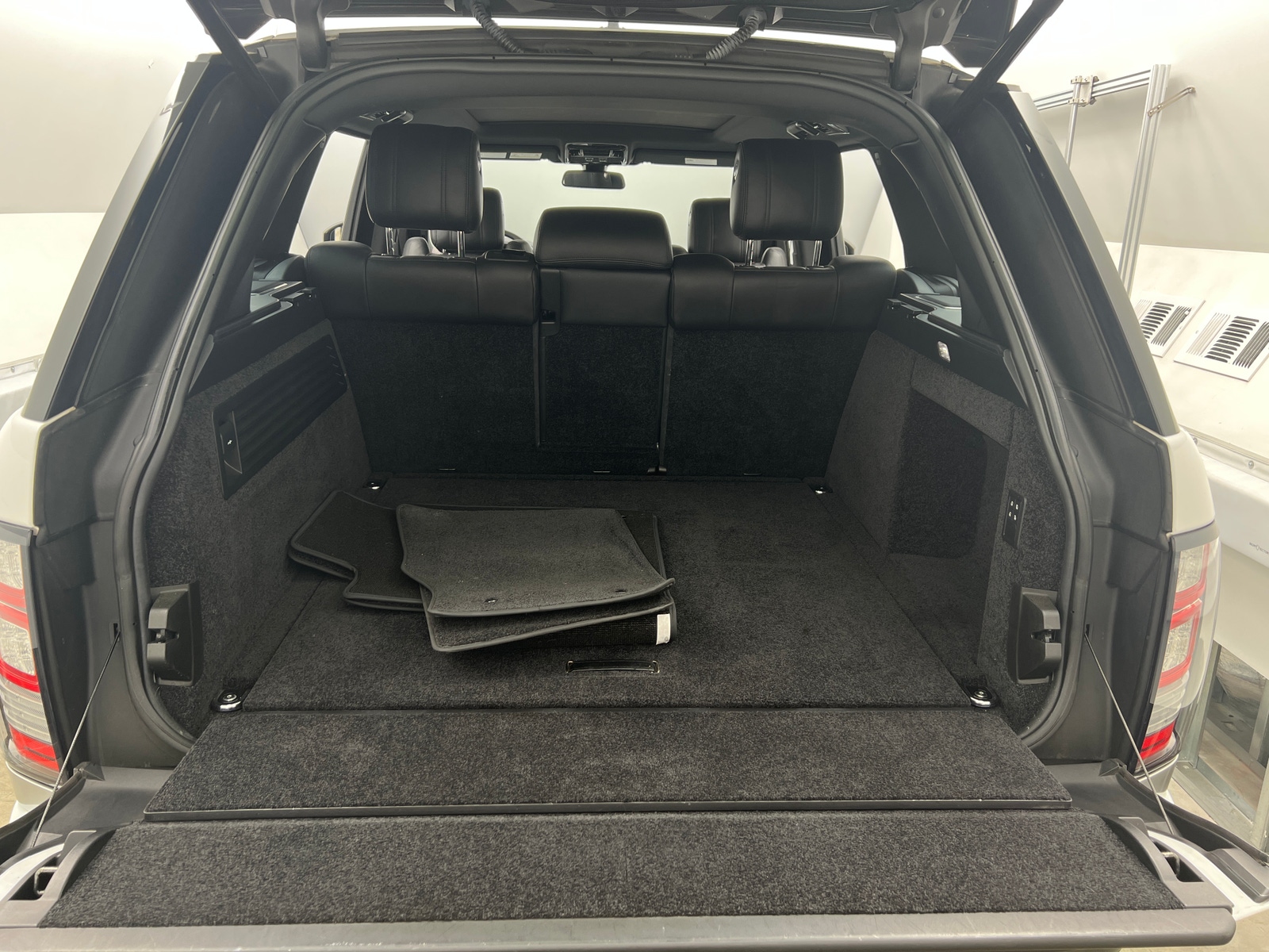 Thumbnail: 2016 Land Rover Range Rover - 6