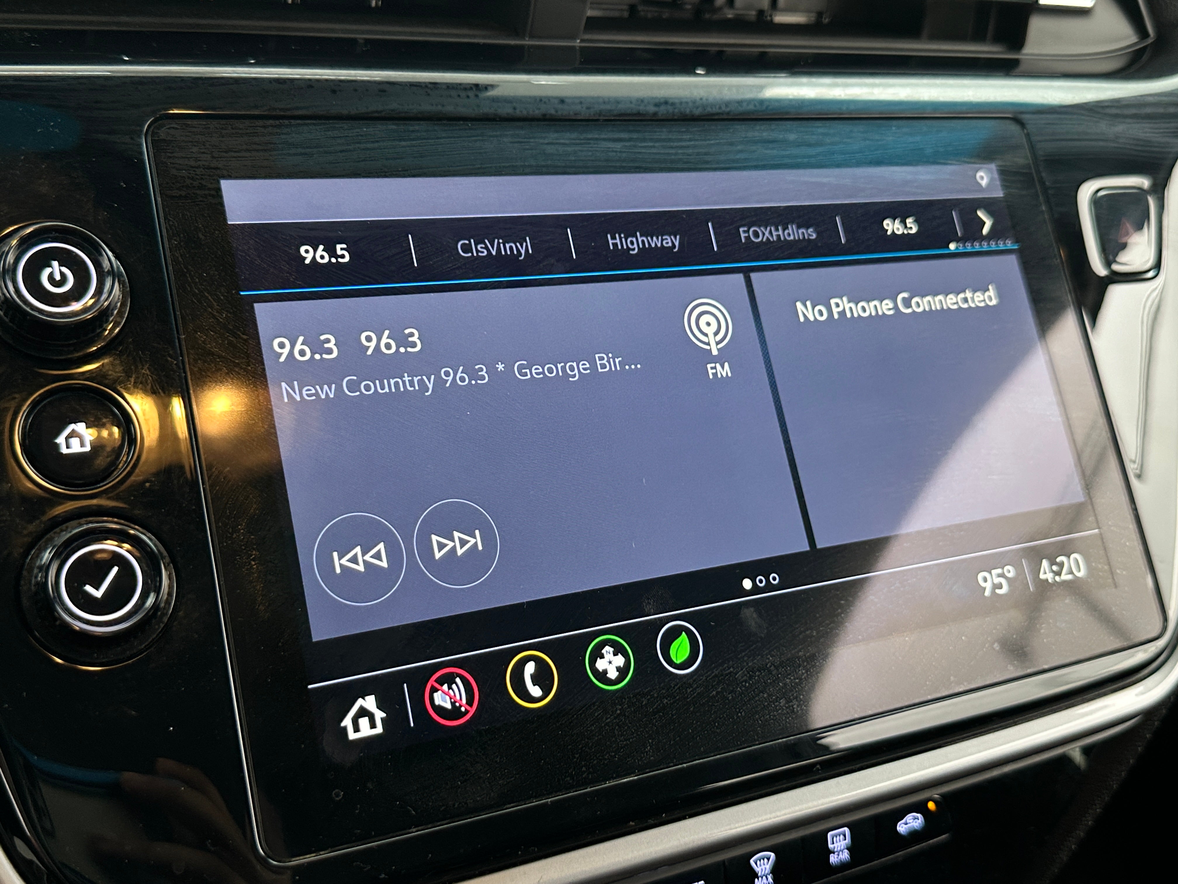Thumbnail: 2022 Chevrolet Bolt EV - 4