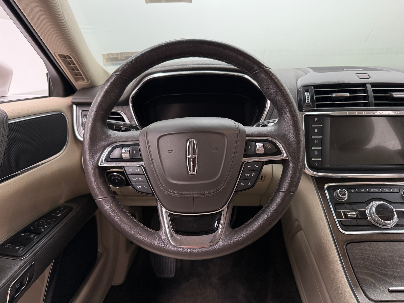 Thumbnail: 2017 Lincoln Continental - 4