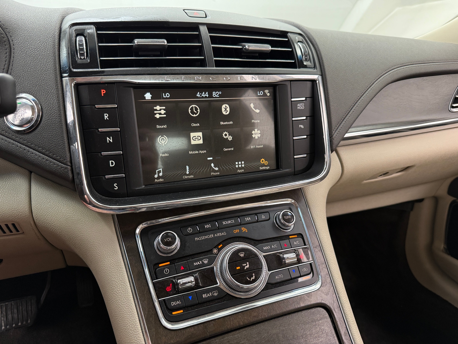 Thumbnail: 2017 Lincoln Continental - 3