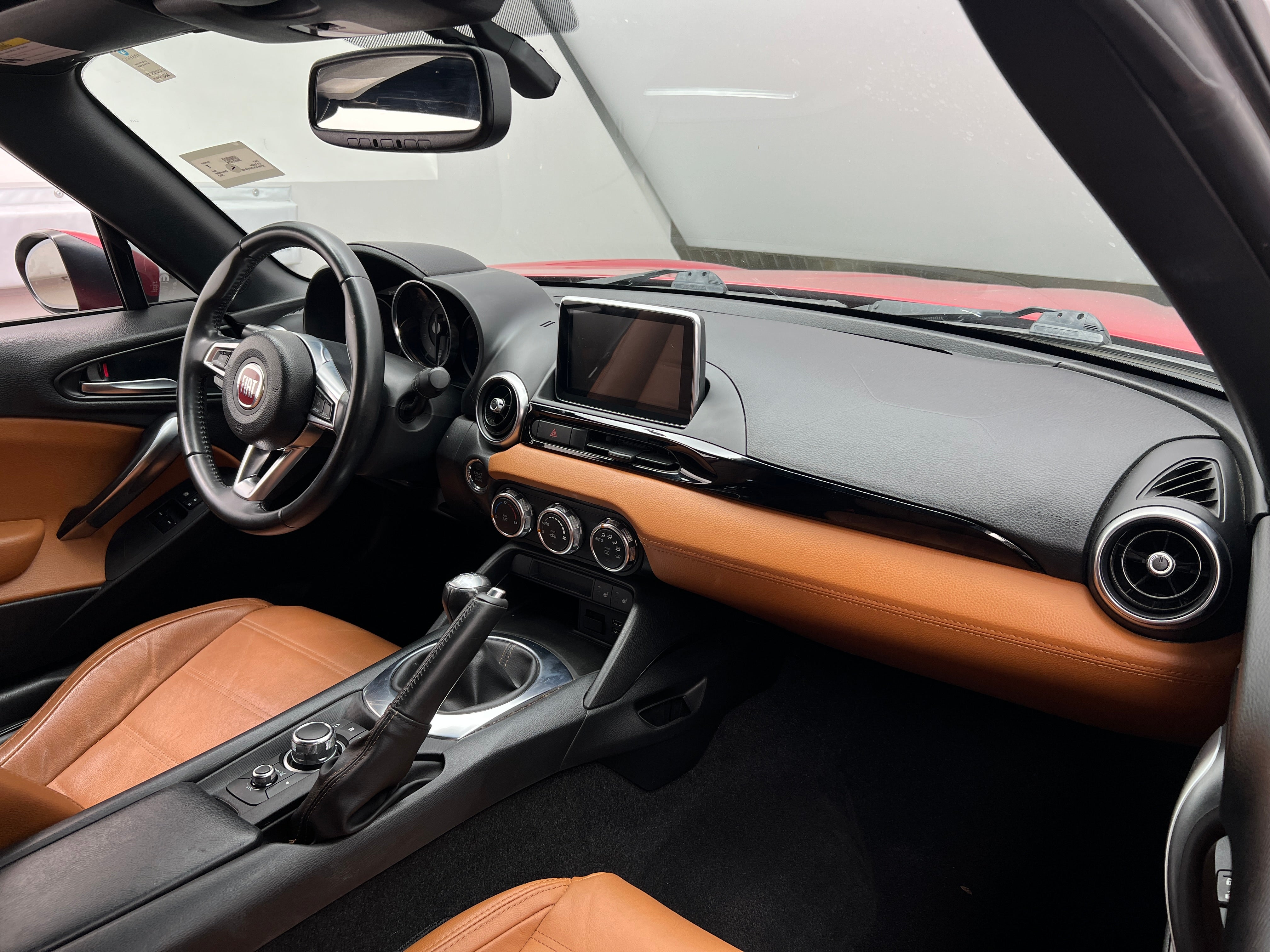 2017 Fiat 124 Spider Lusso 2