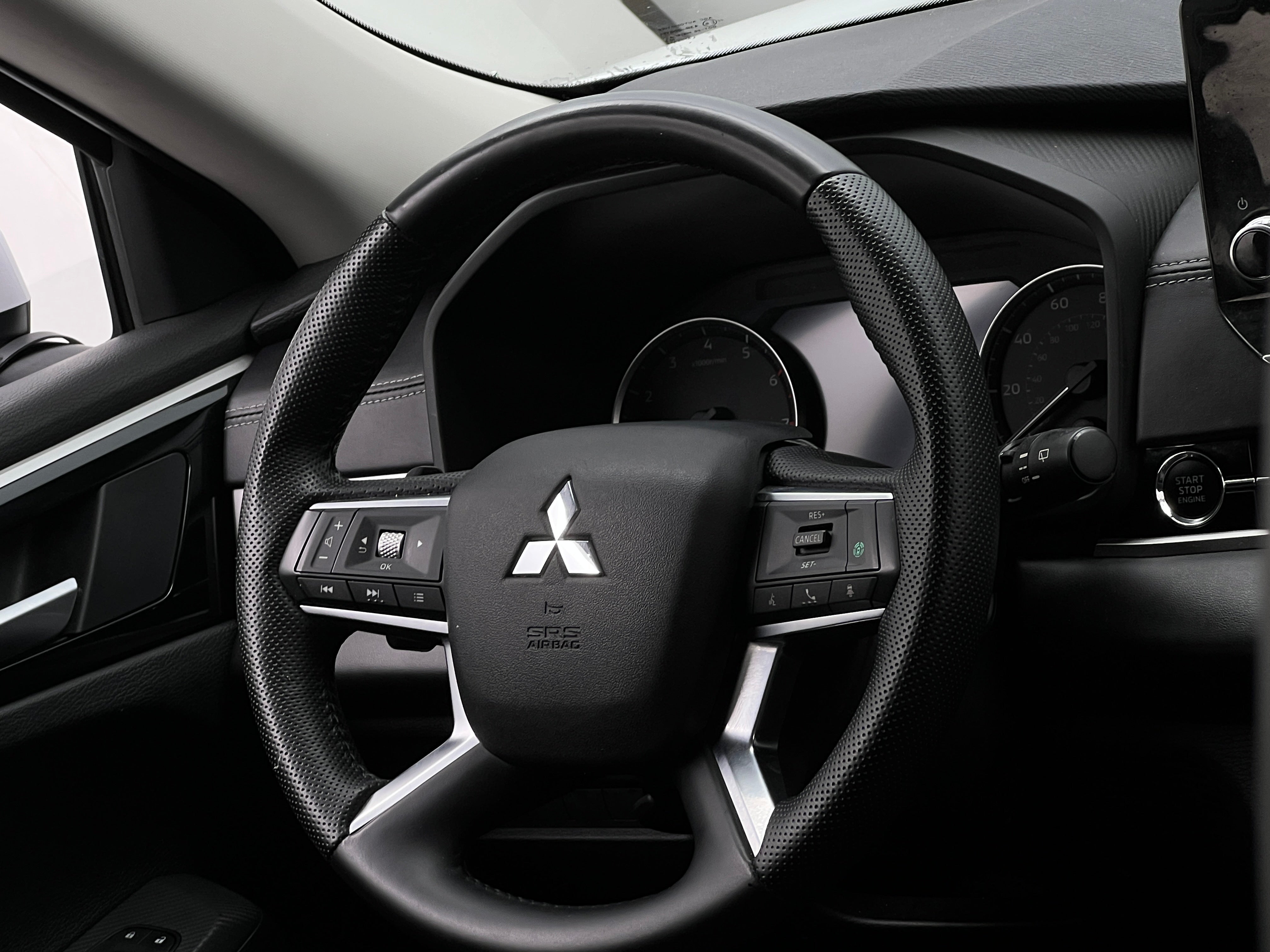 Thumbnail: 2023 Mitsubishi Outlander - 4