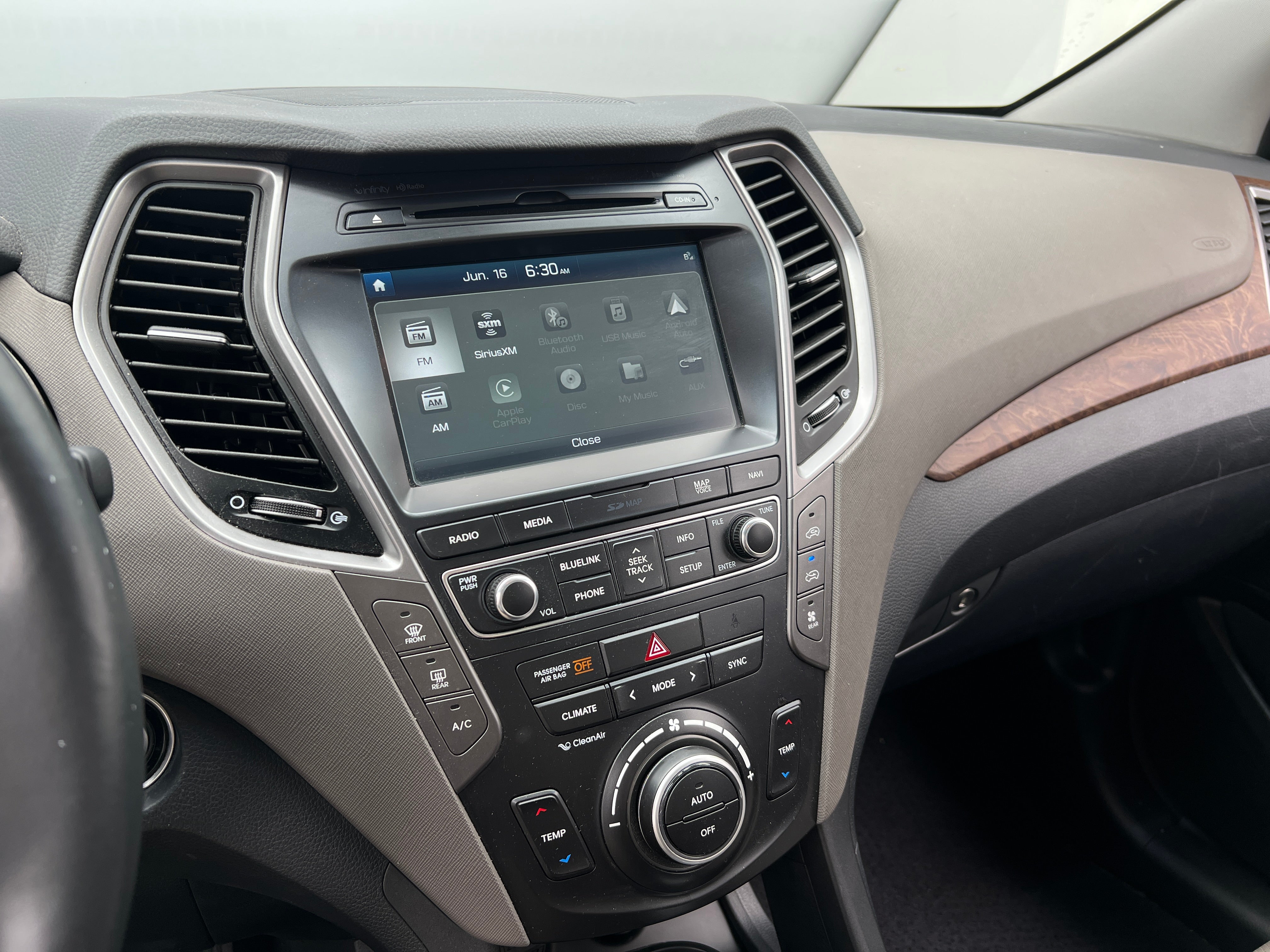 2017 Hyundai Santa Fe Limited 3