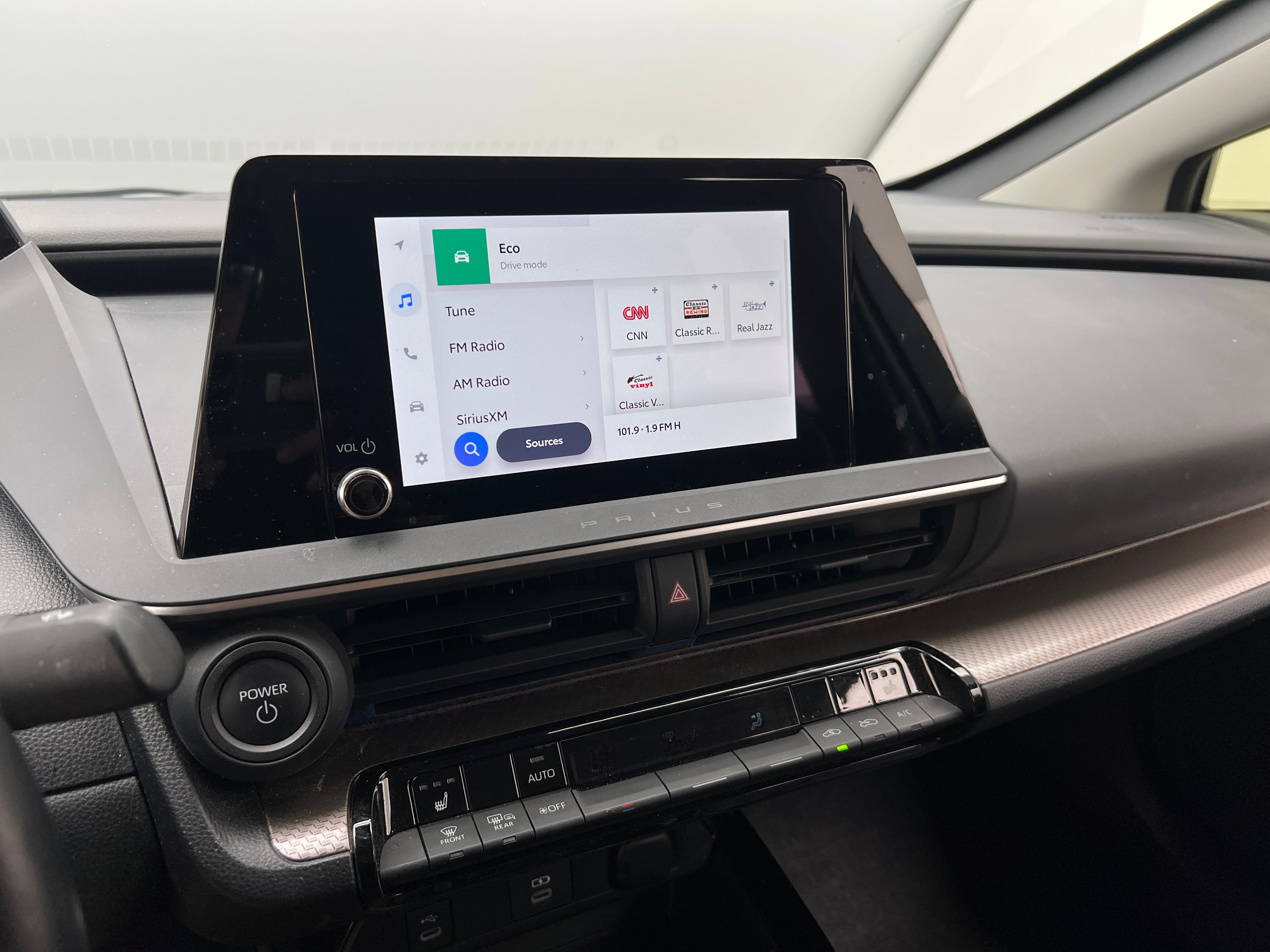 2024 Toyota Prius XLE 3
