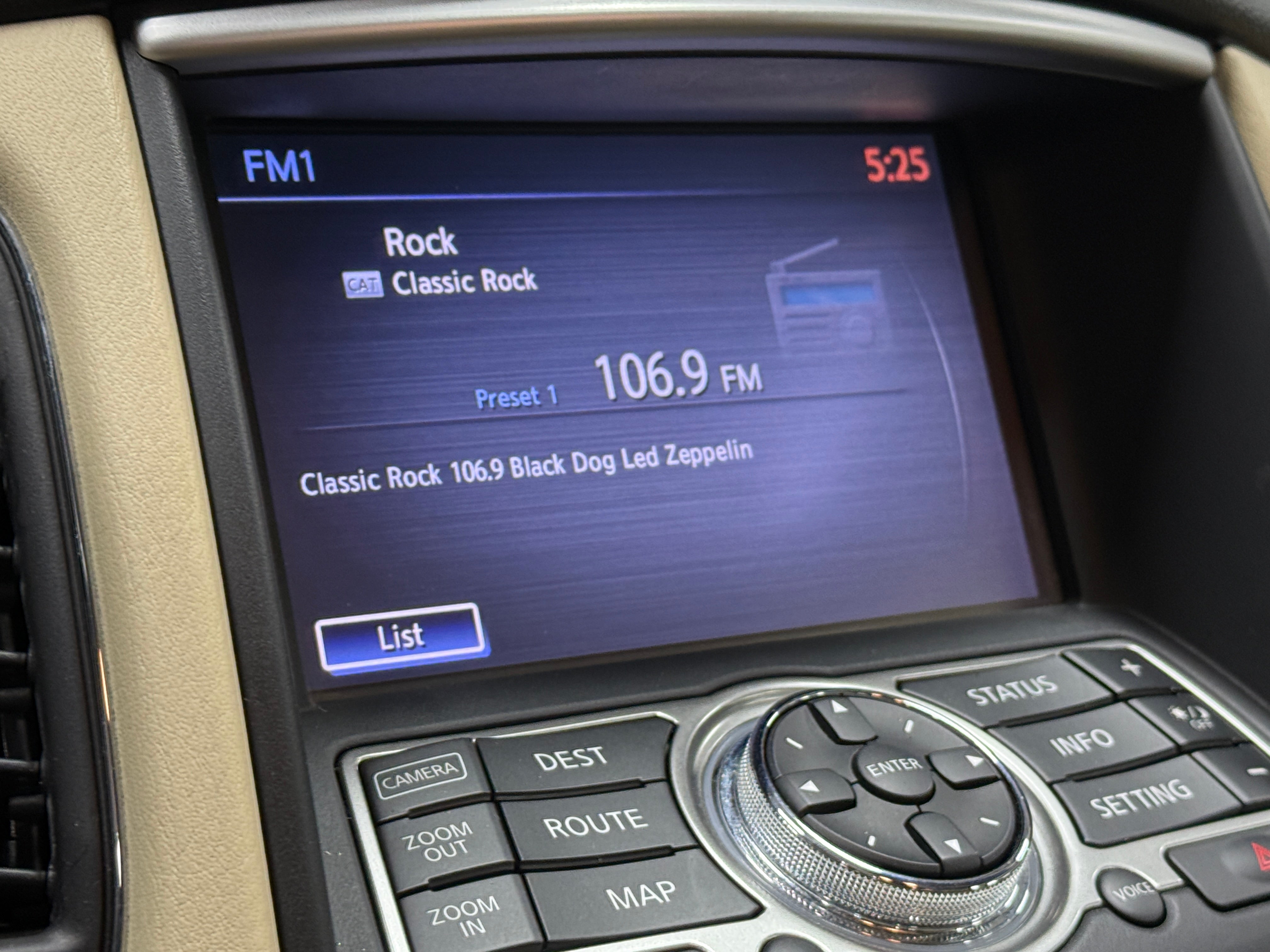 2017 INFINITI QX50 Base 3