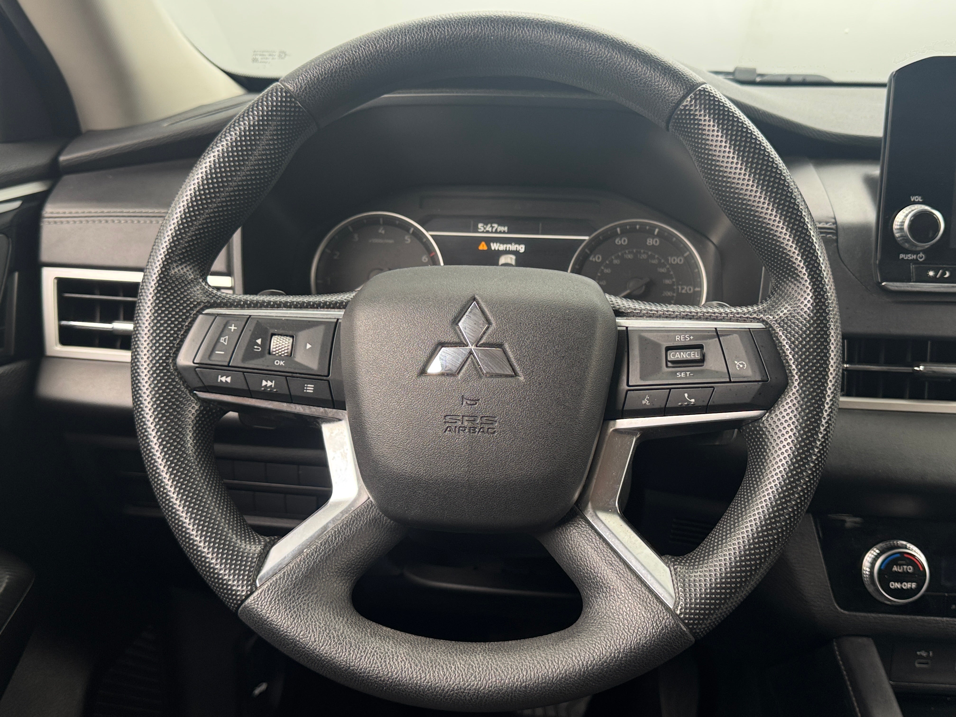2023 Mitsubishi Outlander ES 5