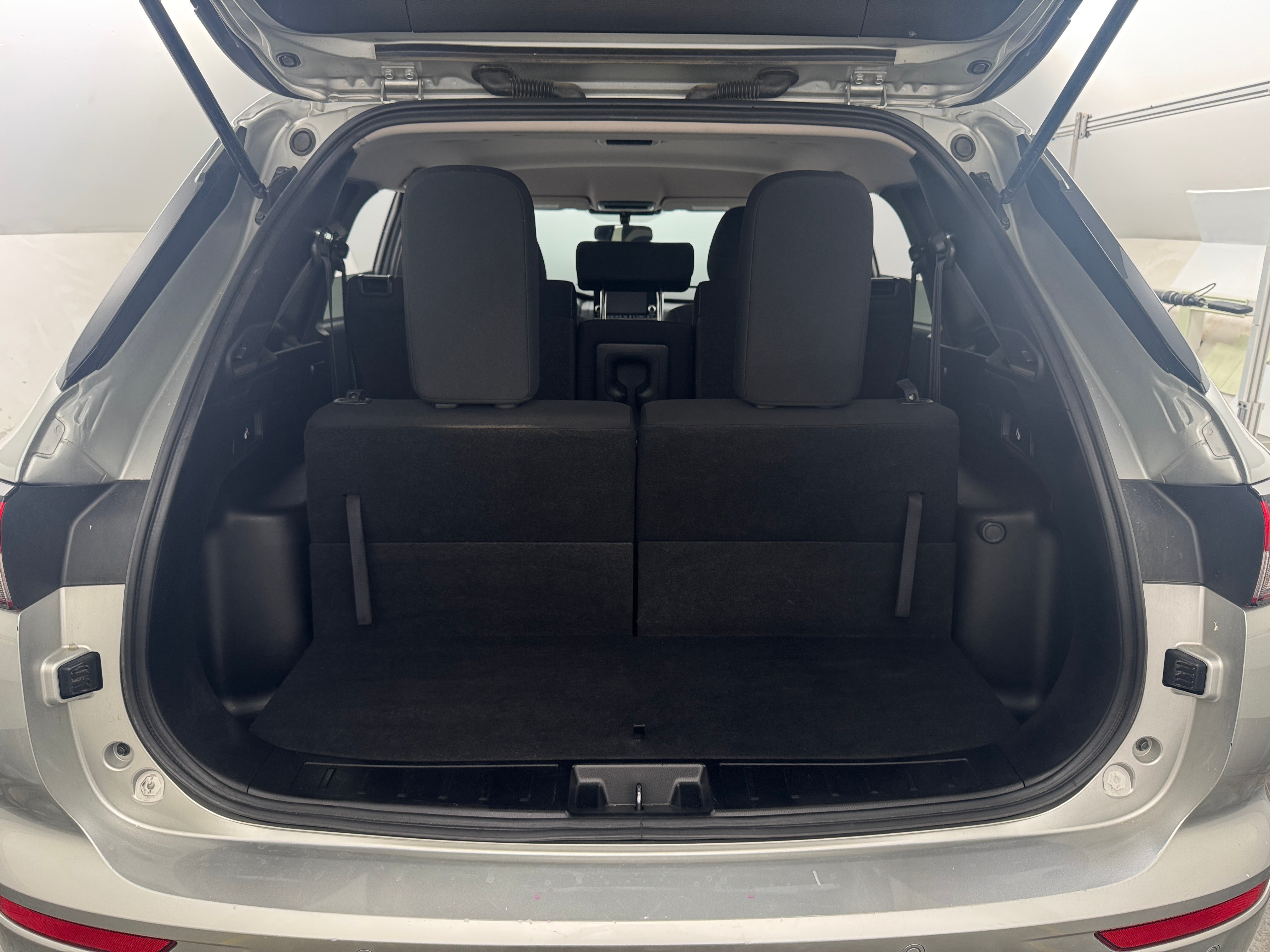 2023 Mitsubishi Outlander ES 7