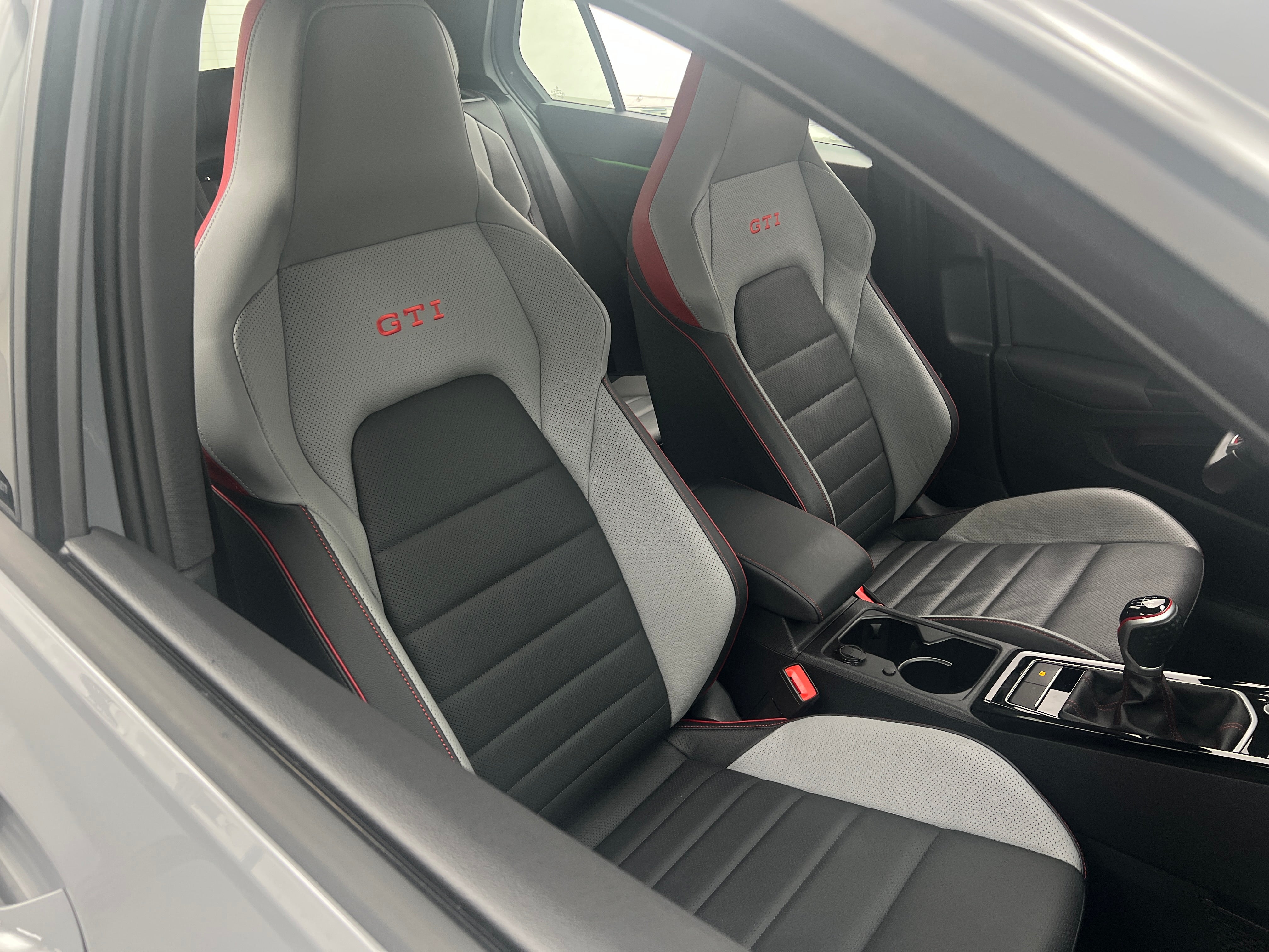 2023 Volkswagen Golf GTI SE 2