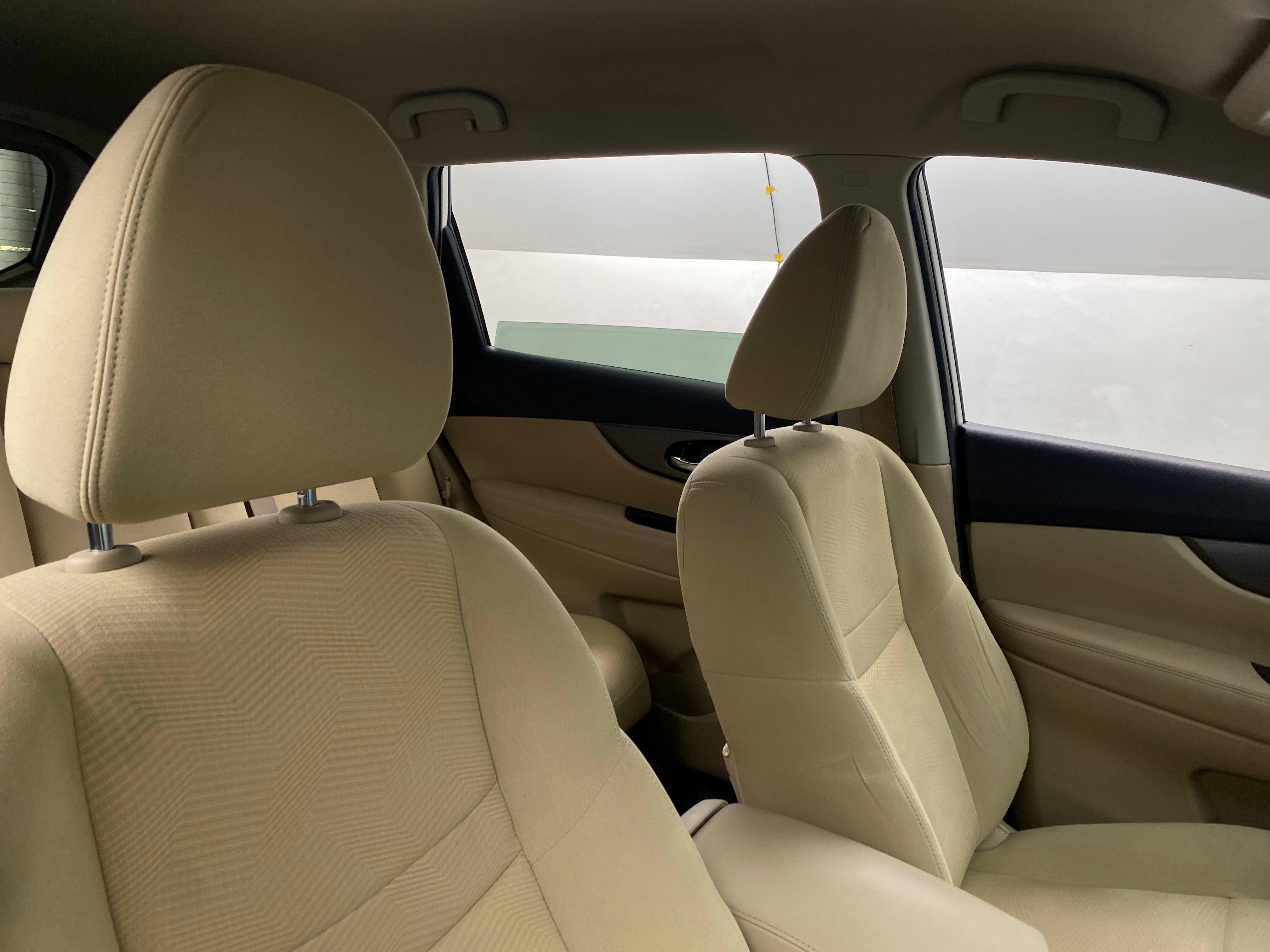 2016 Nissan Rogue SV 2