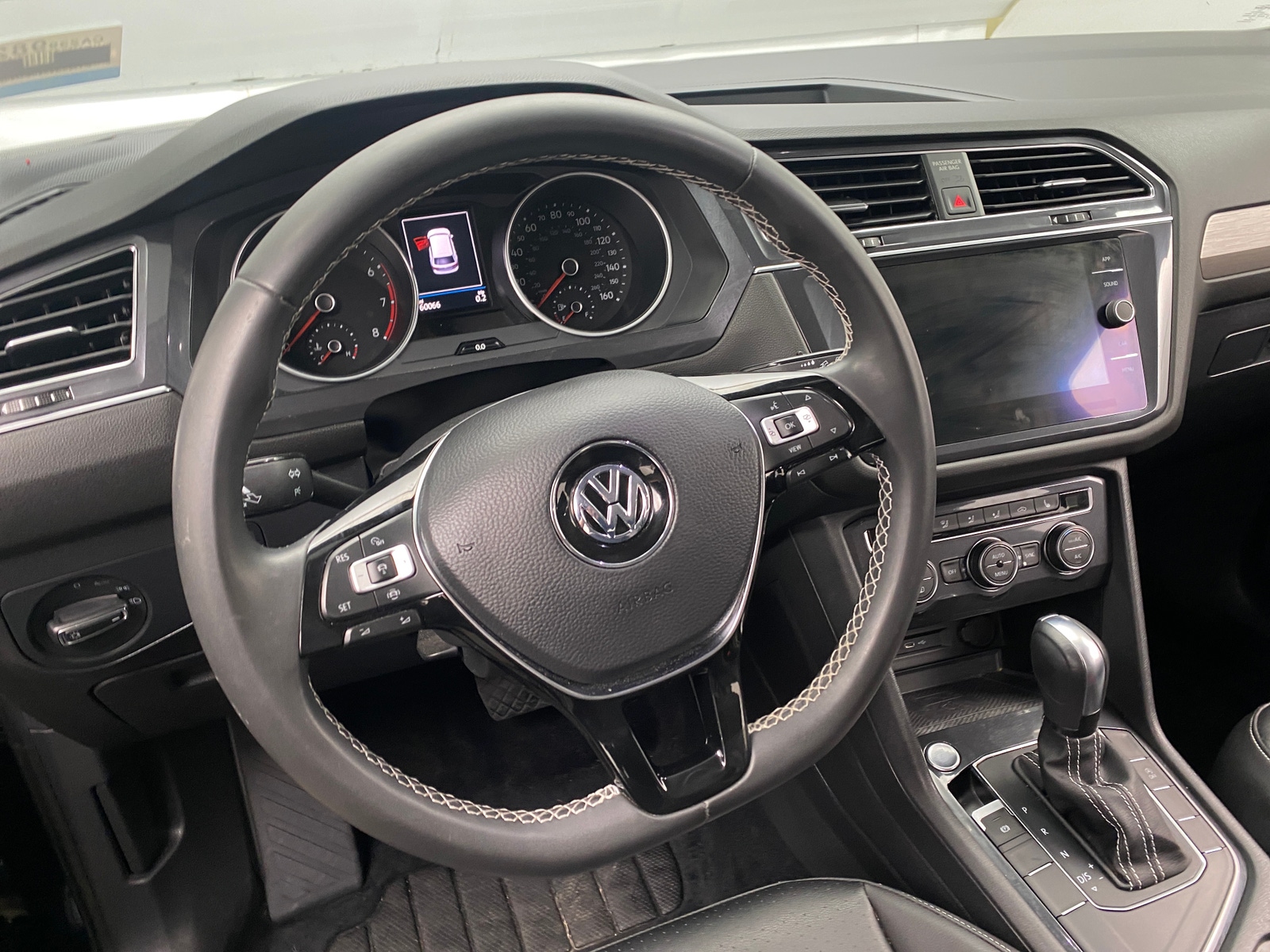 Thumbnail: 2021 Volkswagen Tiguan - 4