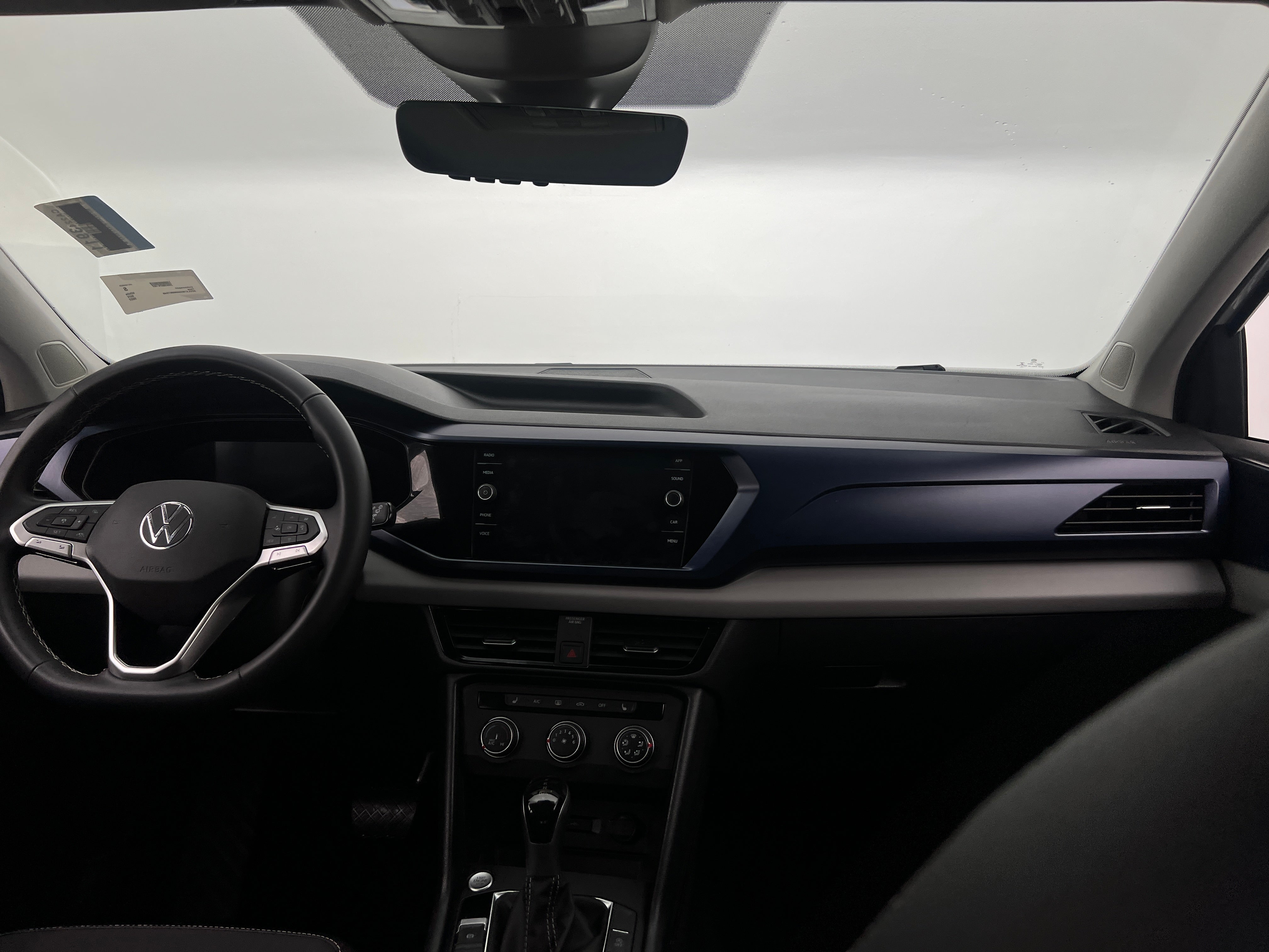 2022 Volkswagen Taos SE 2